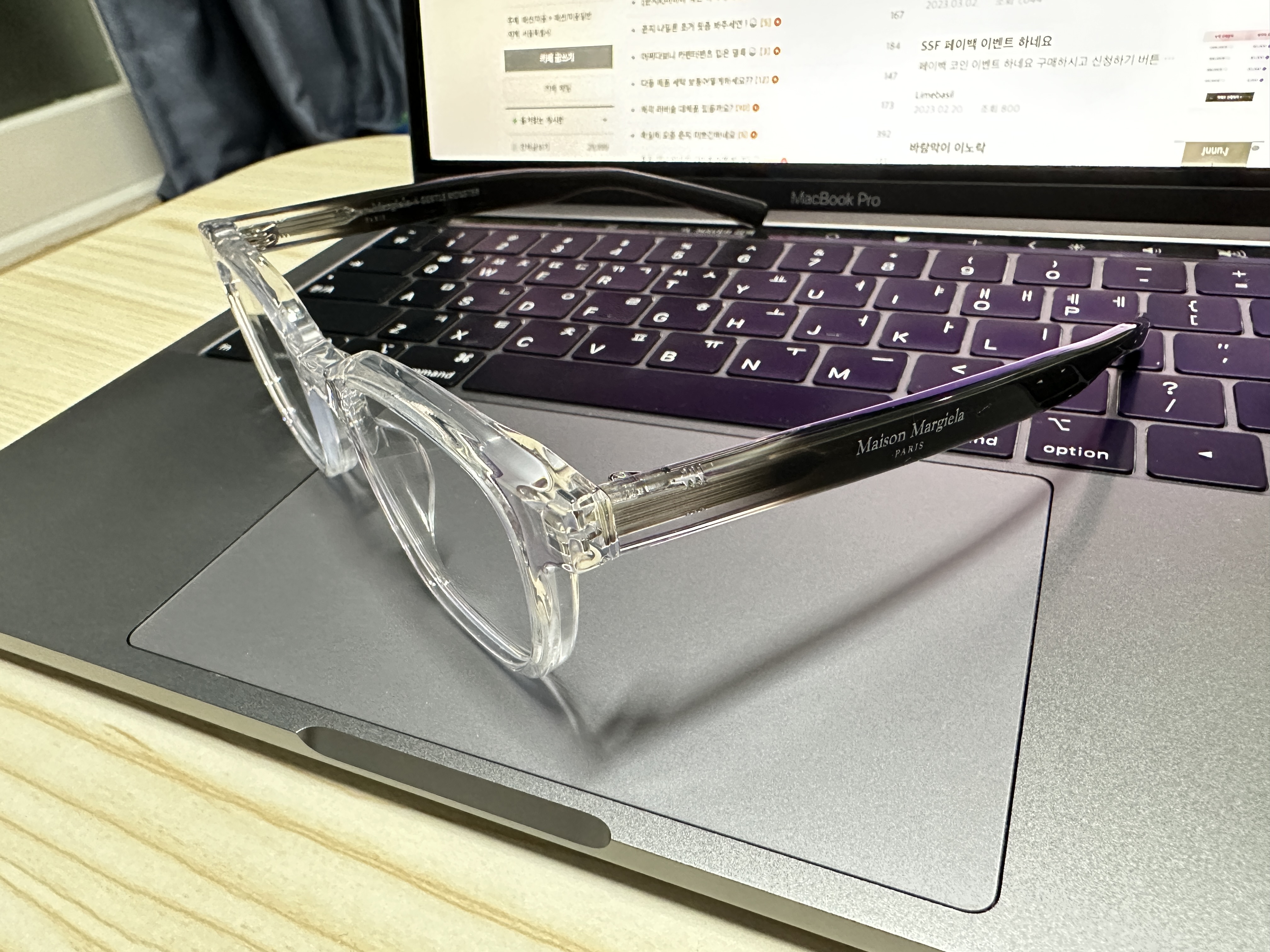 Gentle Monster x Maison Margiela MM010S Clear Black Gradient 착용 스타일 - 5