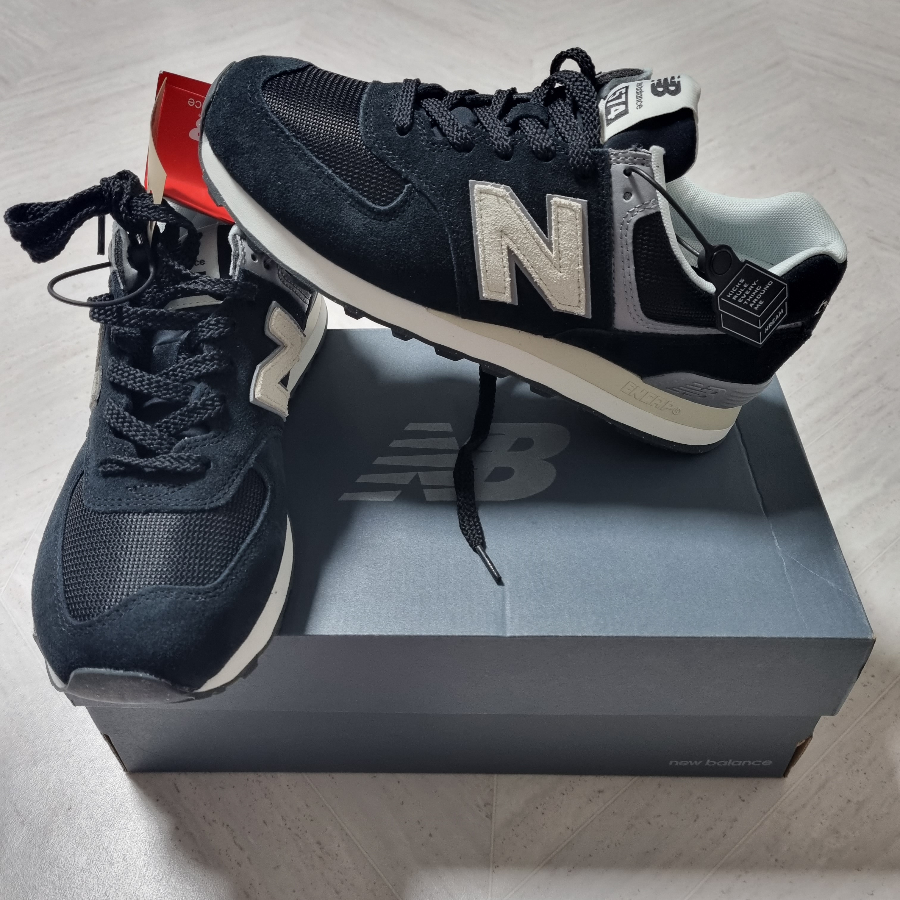 New Balance 574 Classics Reimagined Black 착용 스타일