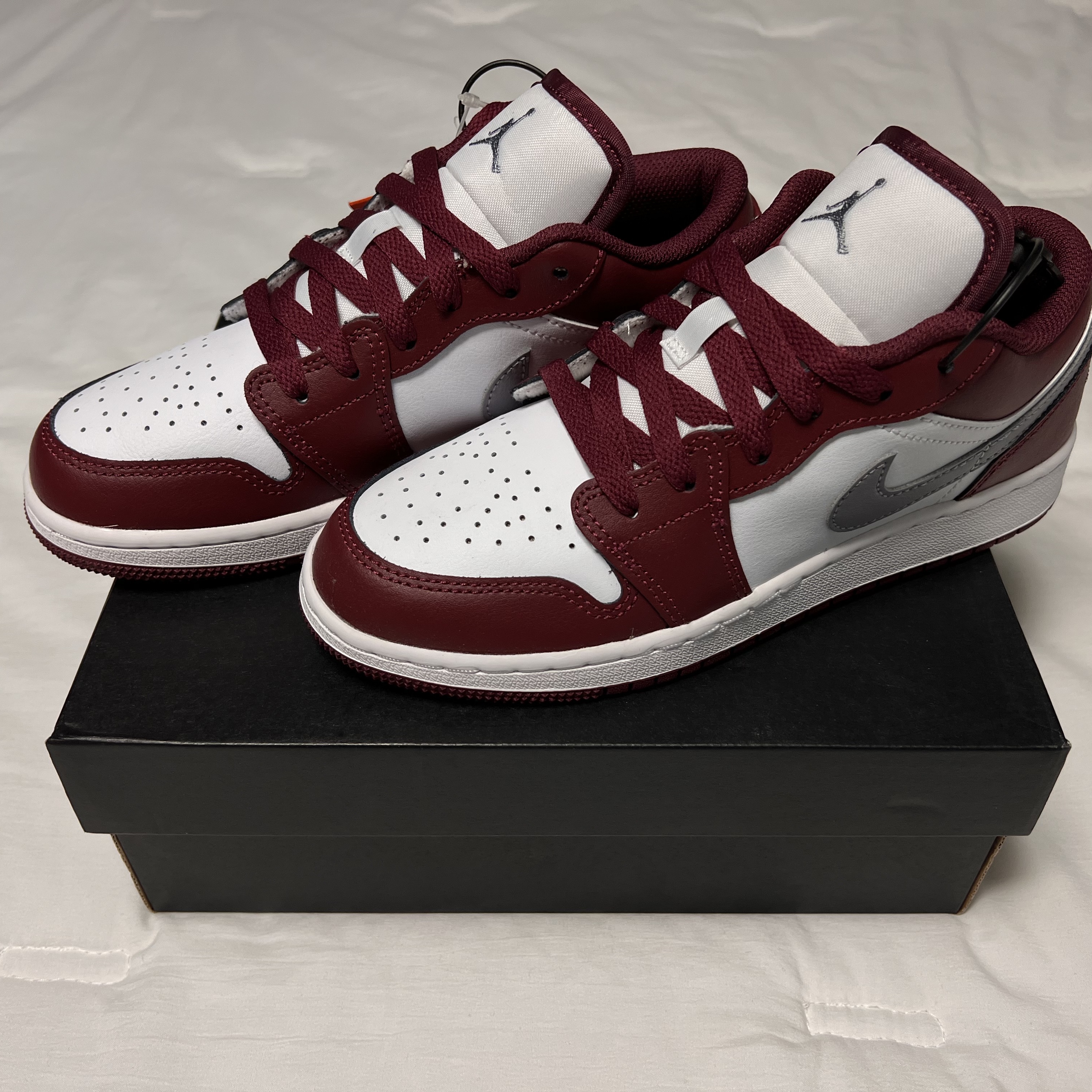 (GS) Jordan 1 Low Cherrywood Red 착용 스타일