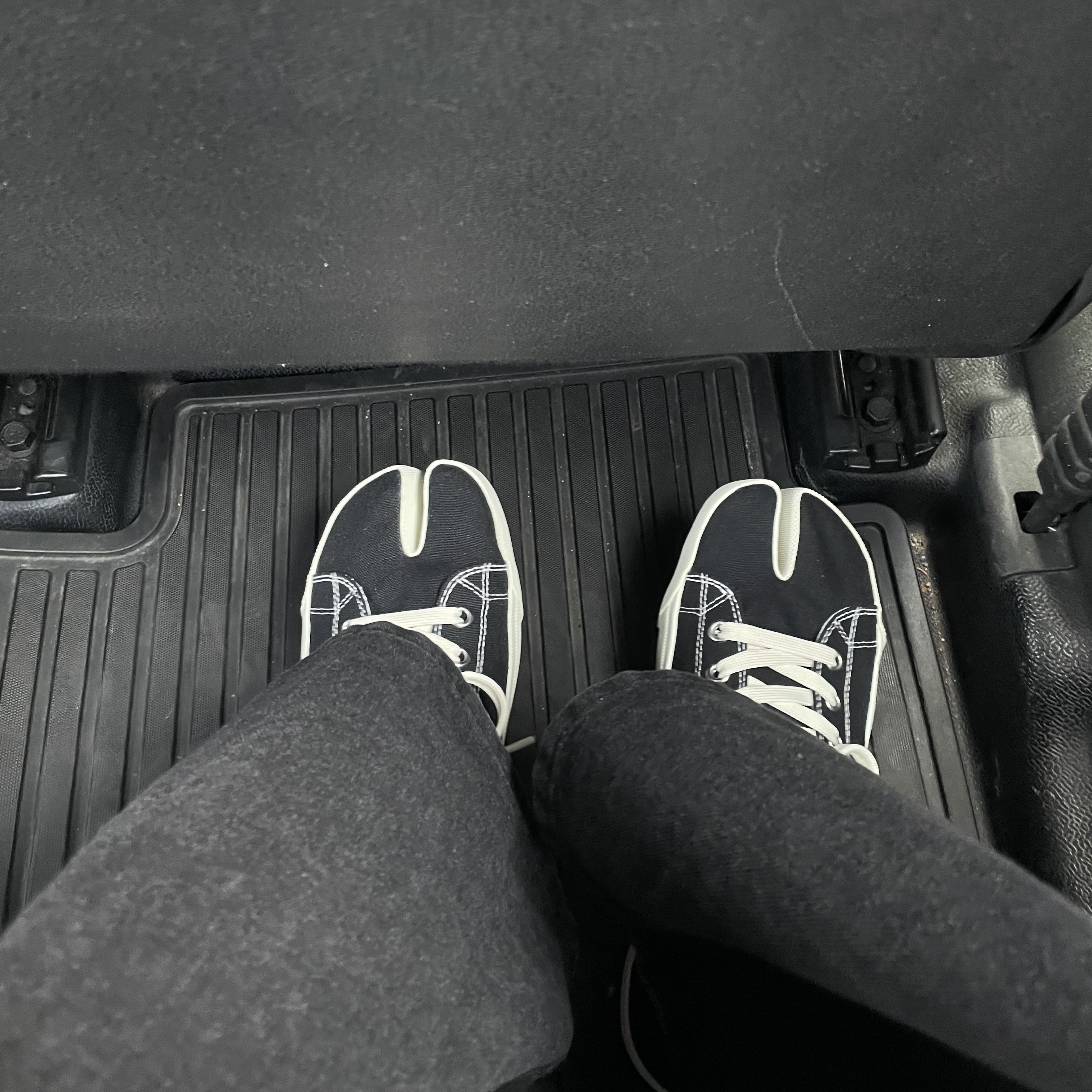 Maison Margiela Tabi High Black 착용 스타일