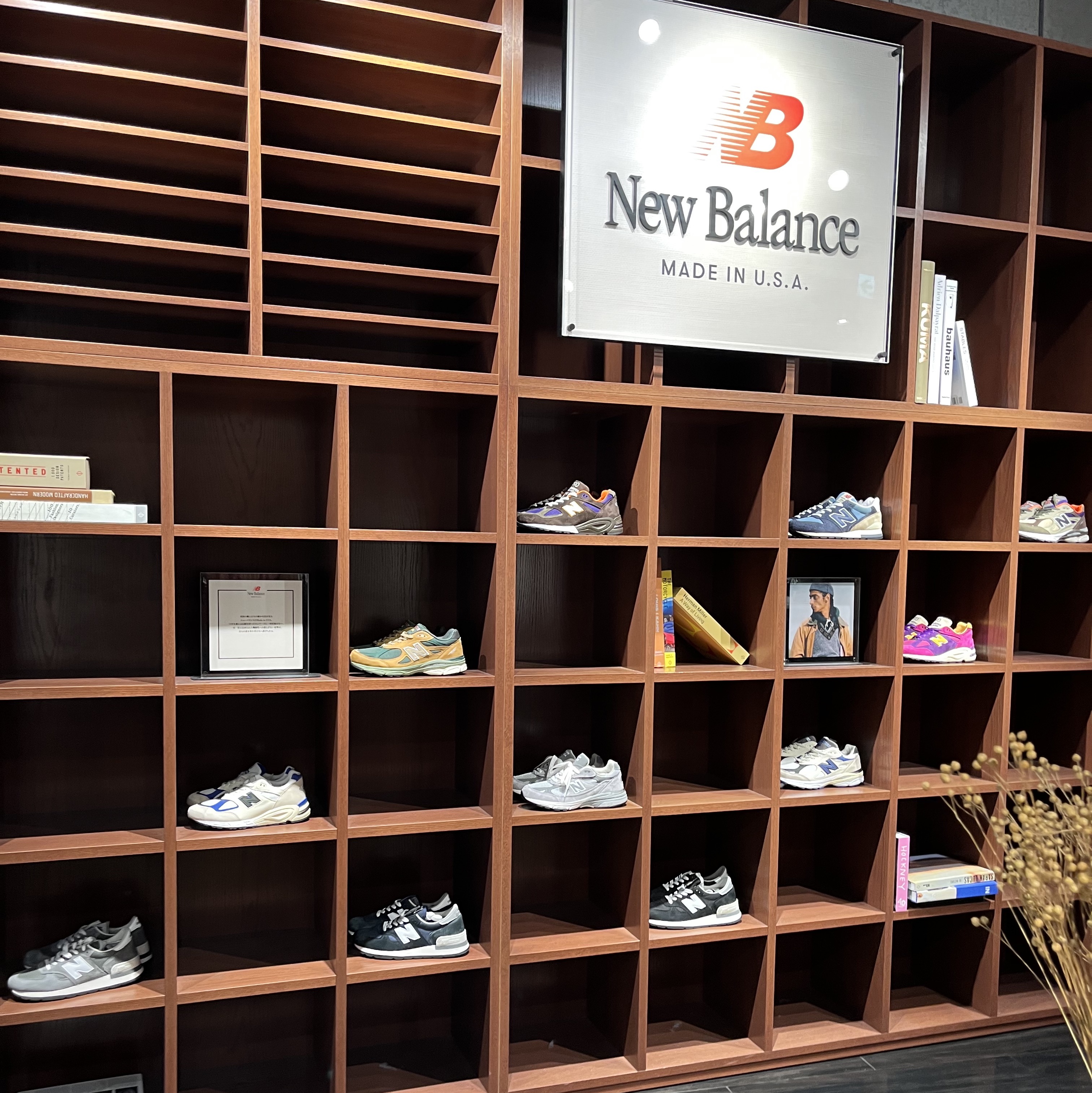 New Balance 993 Made in USA Grey - D Standard, Nike Air Max 97 OG Atlantic Blue and Voltage Yellow 착용 스타일 - 4
