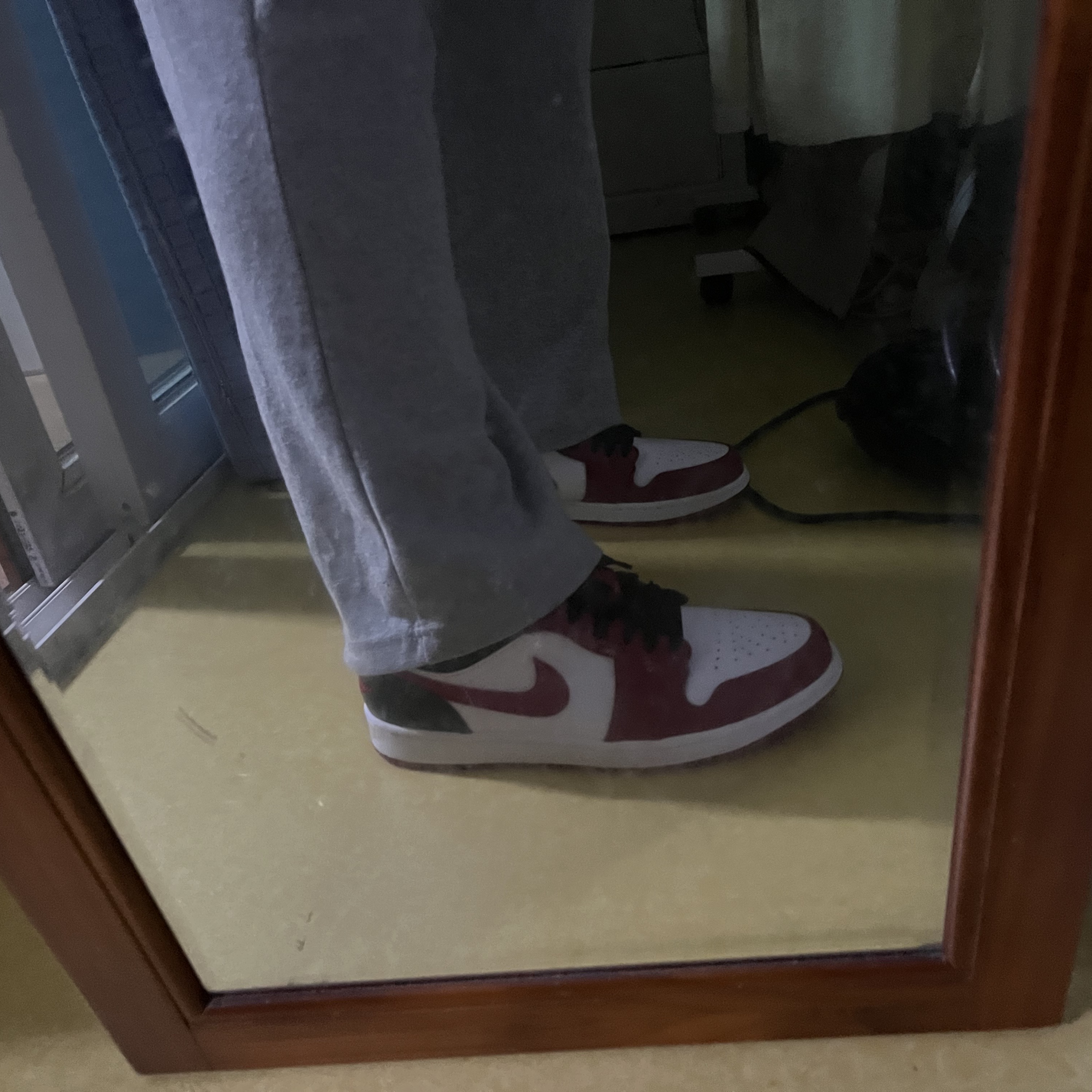 Jordan 1 Low White Gym Red Black 착용 스타일
