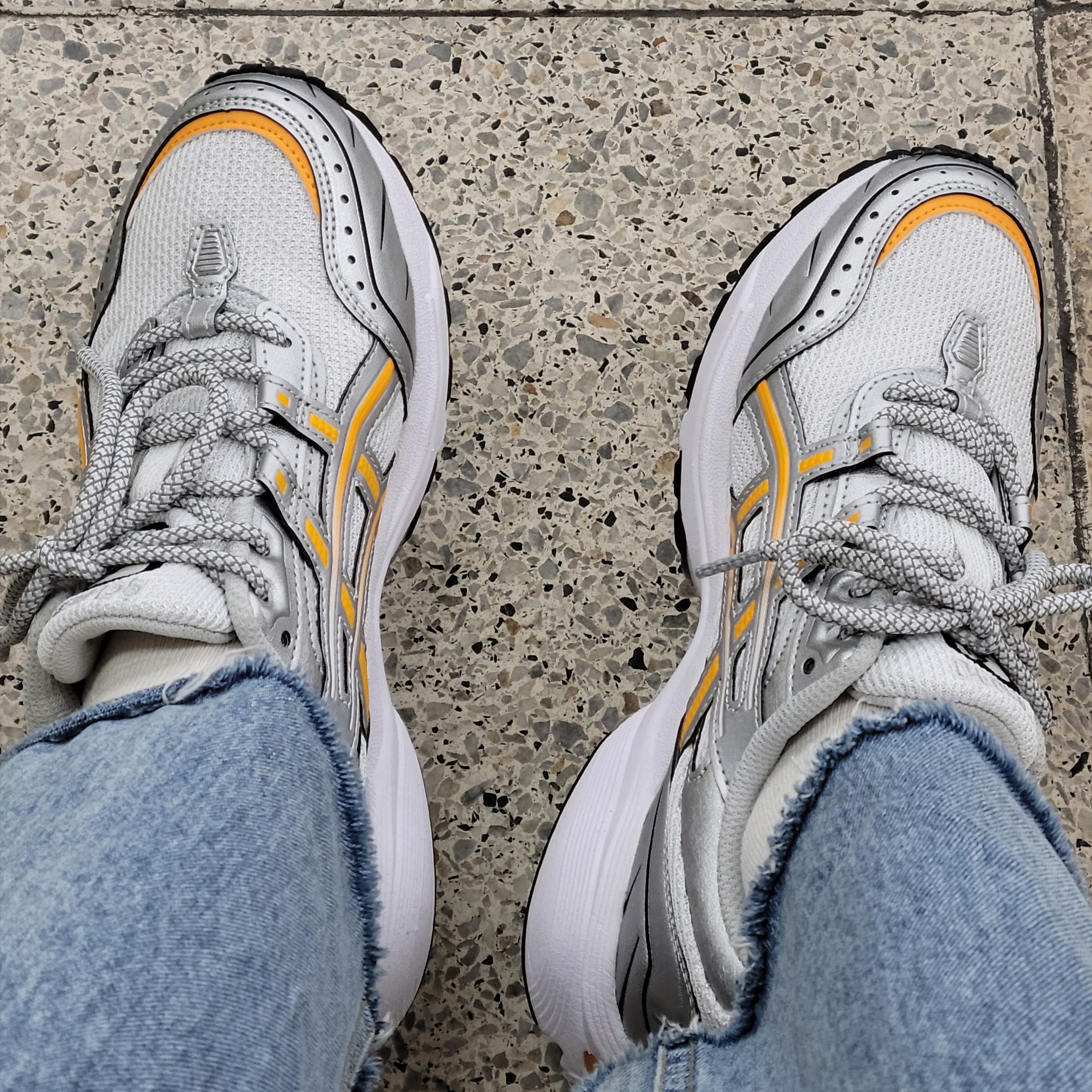 Asics Gel-1090 White Citrus 착용 스타일