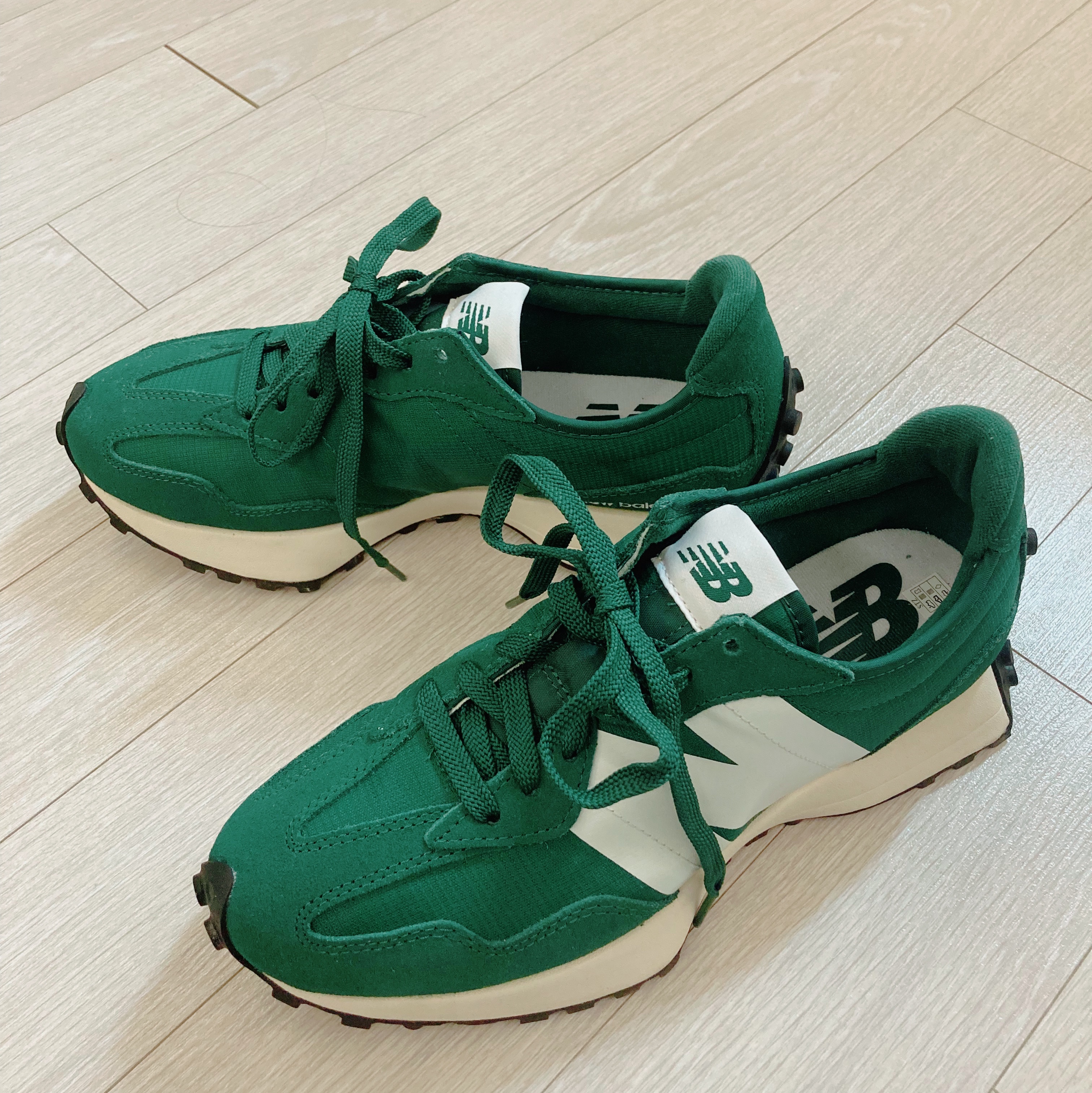 New Balance 327 Green 착용 스타일