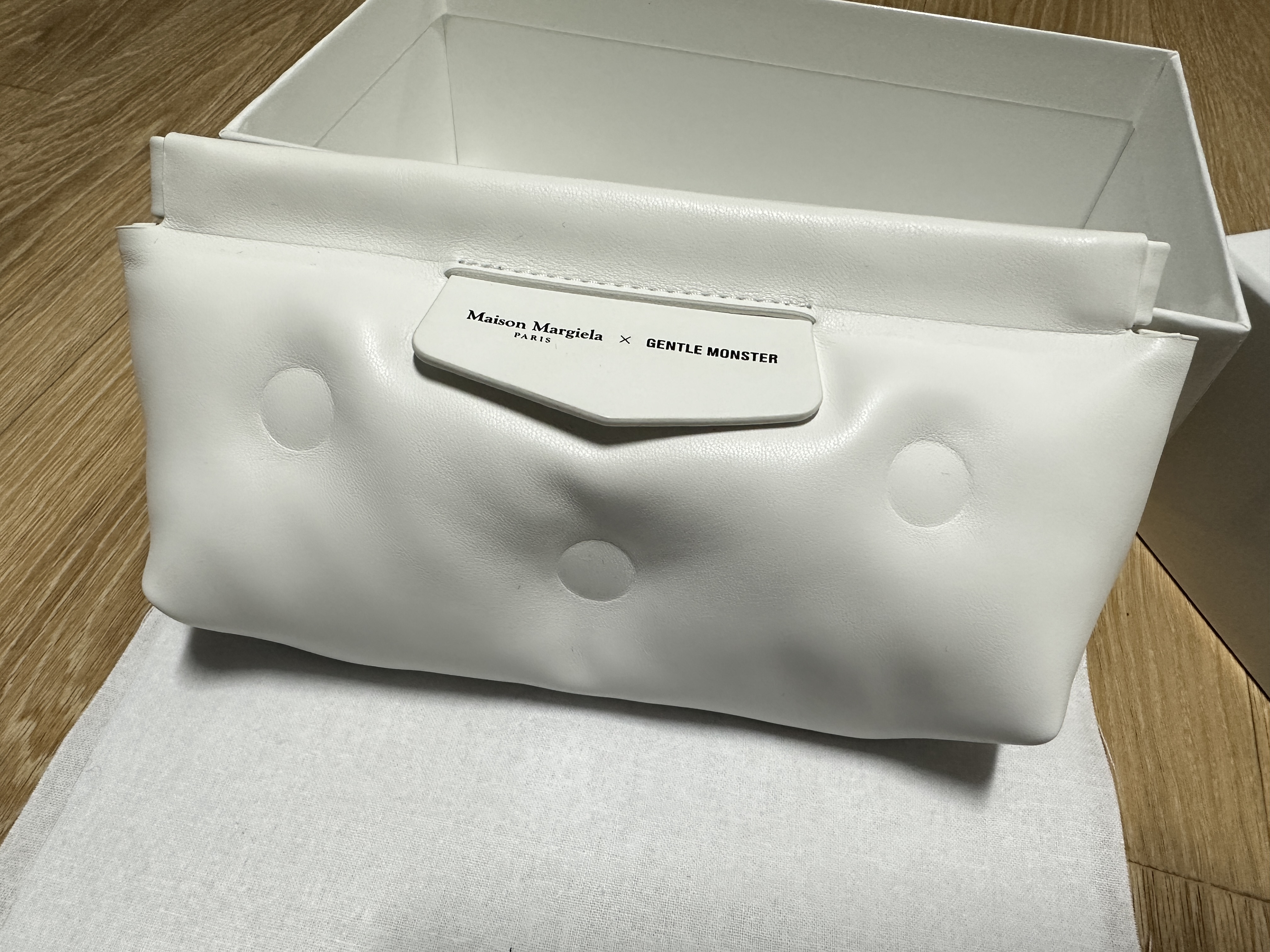 Gentle Monster x Maison Margiela MM010S Clear Black Gradient 착용 스타일 - 3