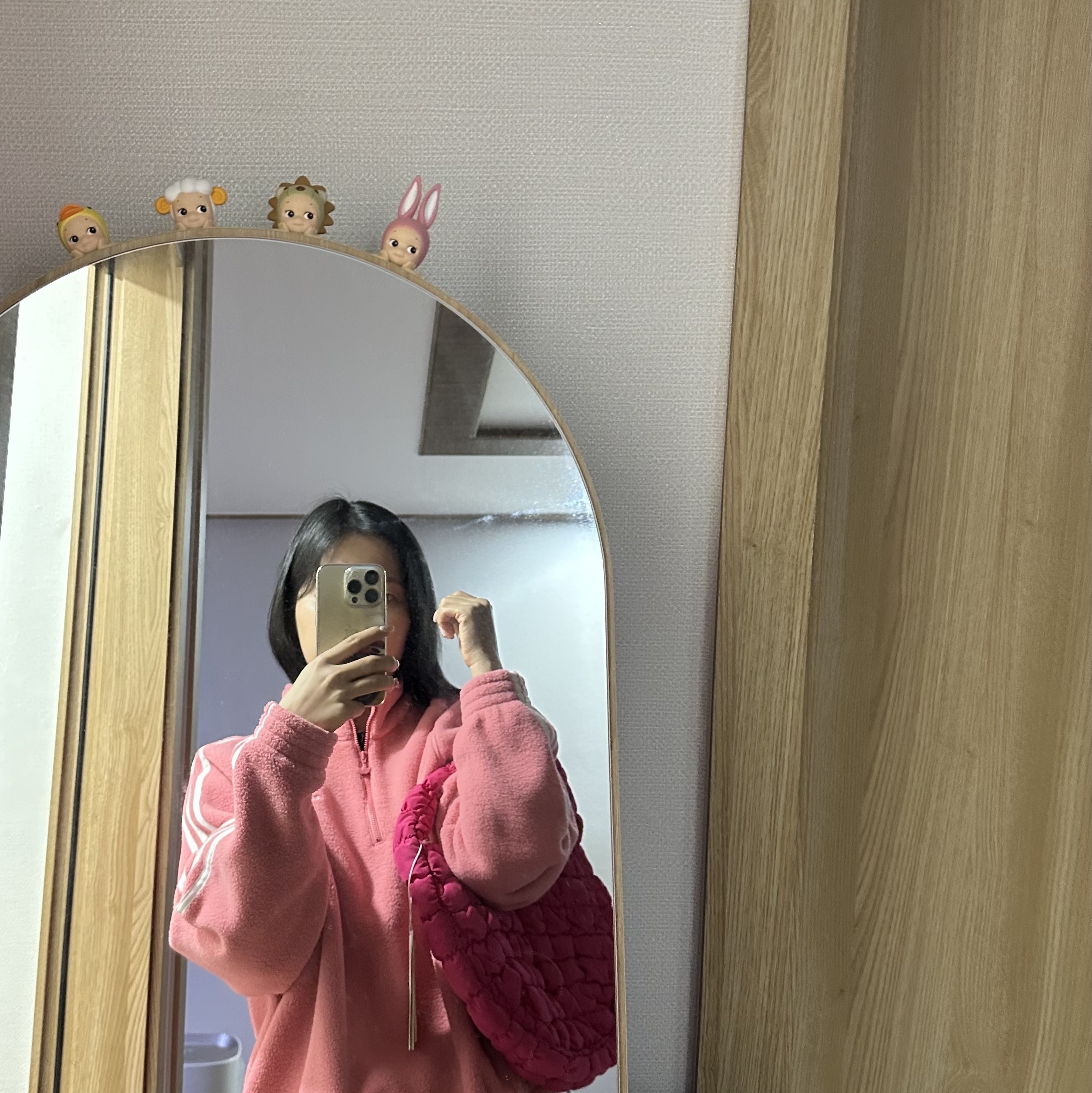 COS Quilted Mini Bag Pink 착용 스타일