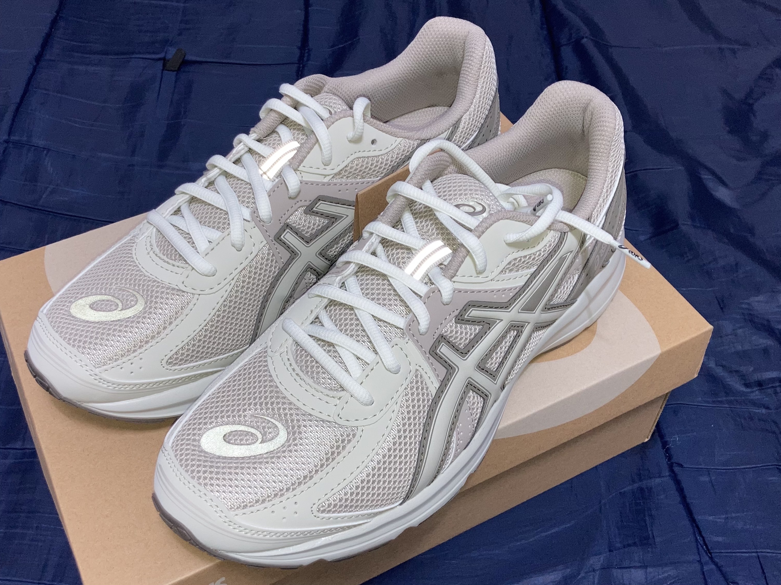 Asics Jog 100 S Birch - 2E Wide 착용 스타일 - 5