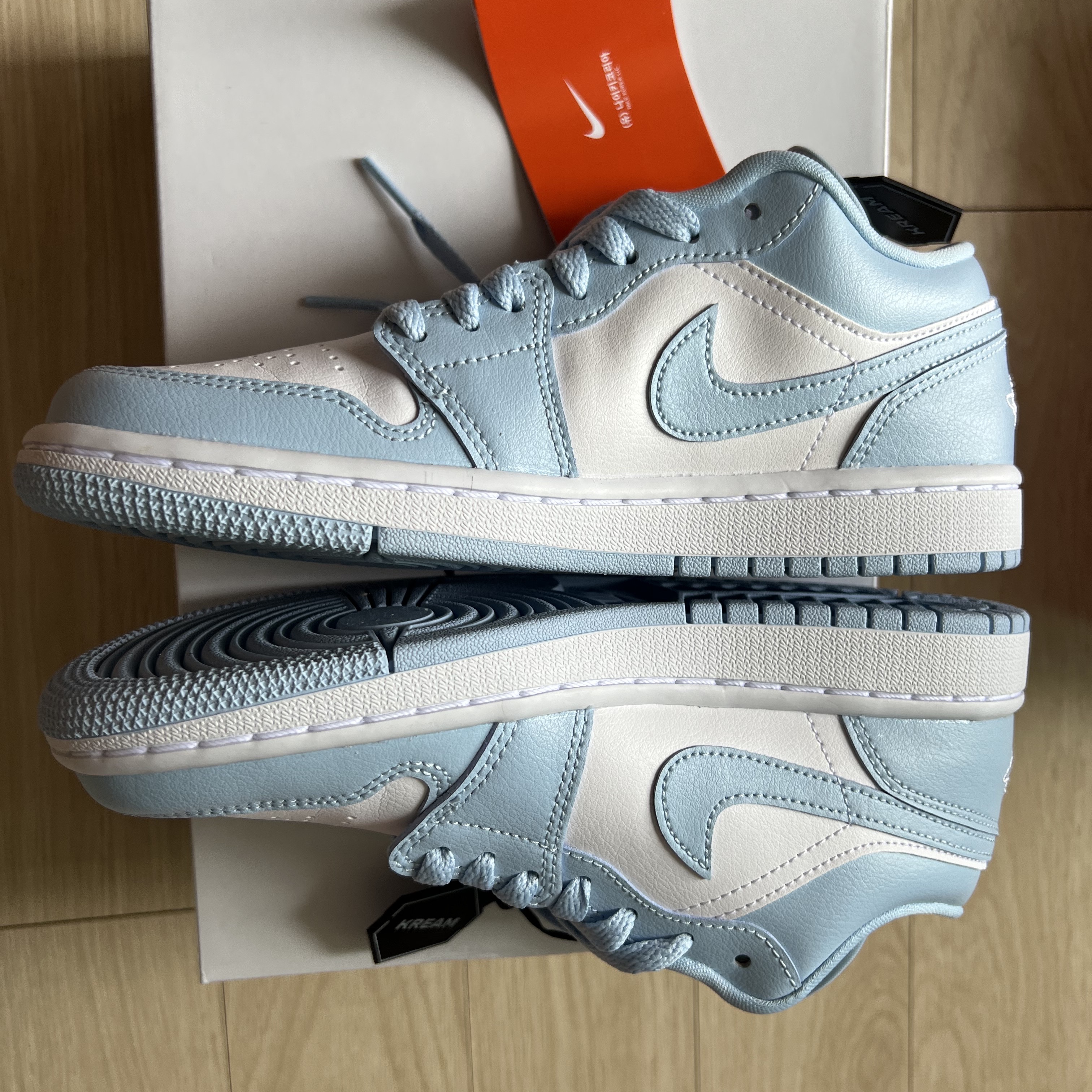 (W) Jordan 1 Low White Ice Blue, (GS) Nike Court Borough 2 SE White Pink Foam 착용 스타일 - 3