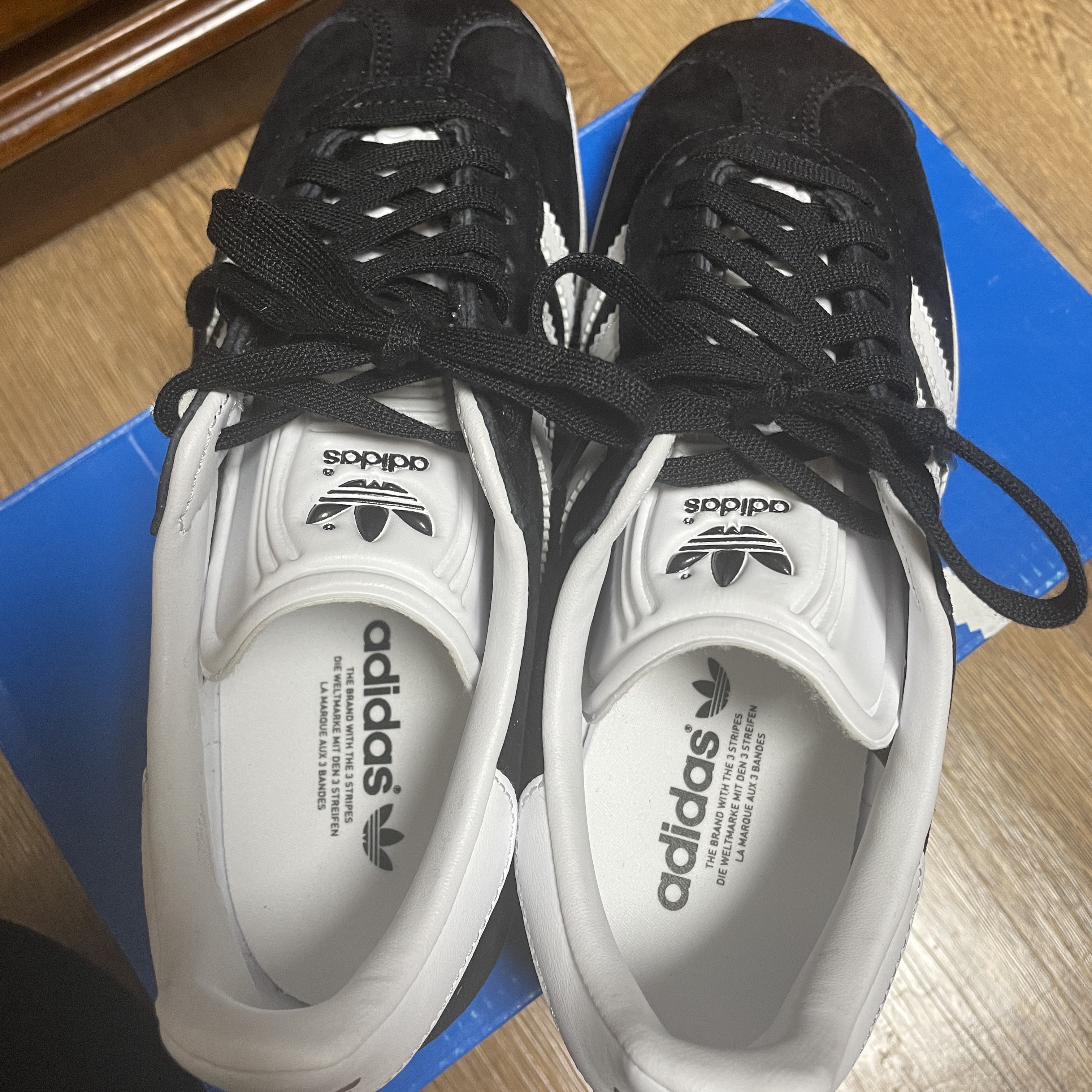 Adidas Gazelle Core Black White 착용 스타일