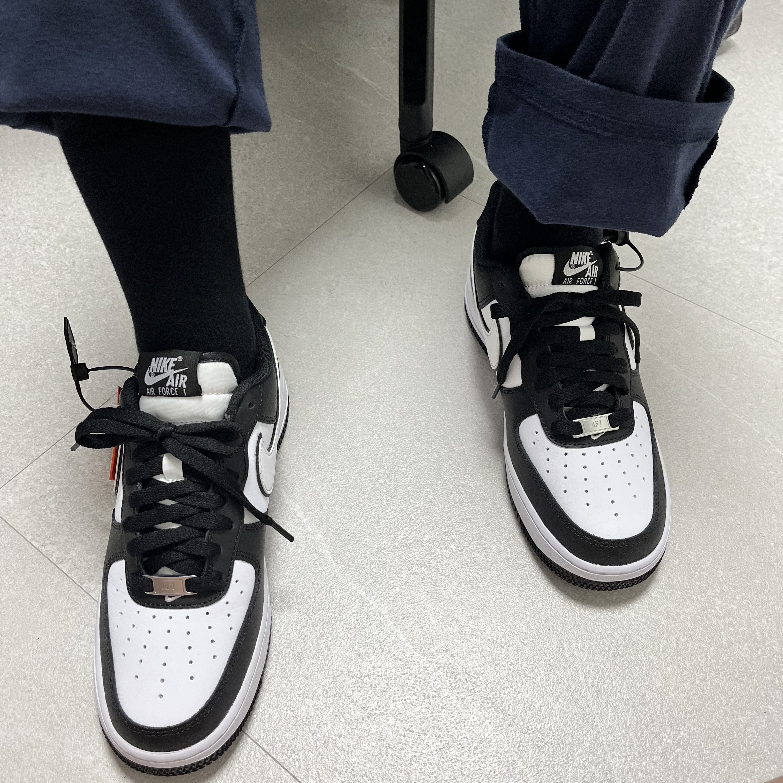 Nike Air Force 1 '07 Black White 착용 스타일