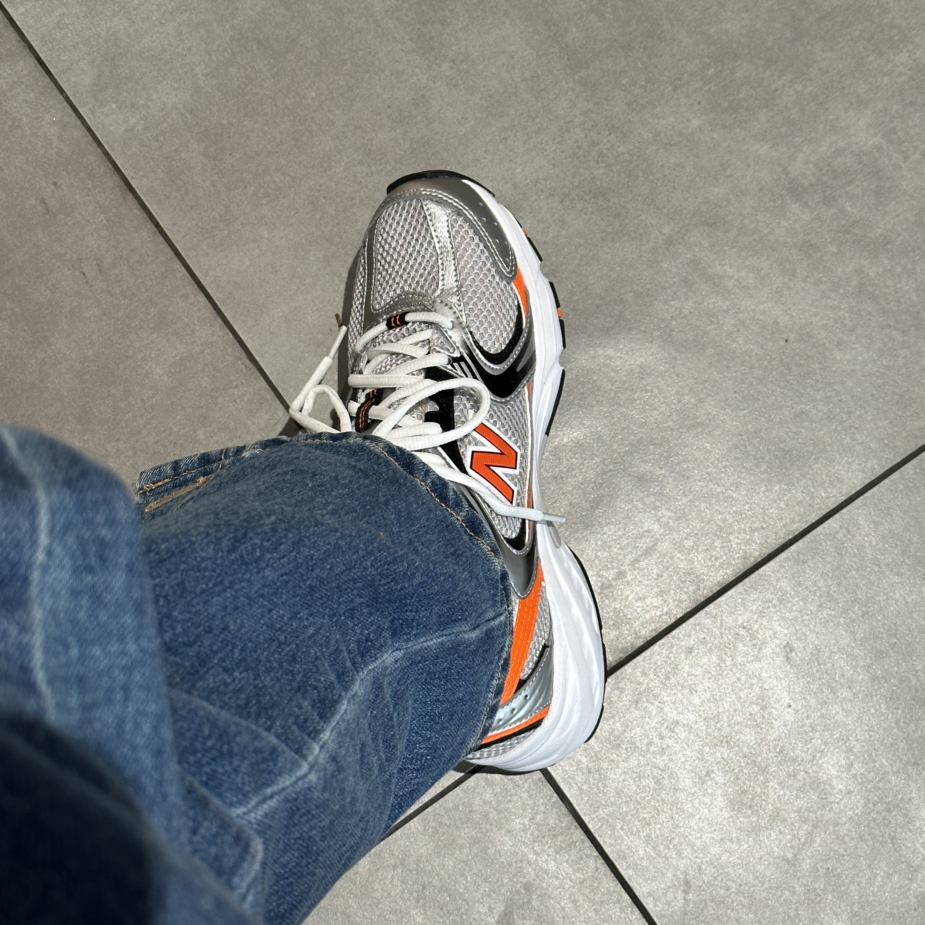 New Balance 530 Metal Orange 착용 스타일