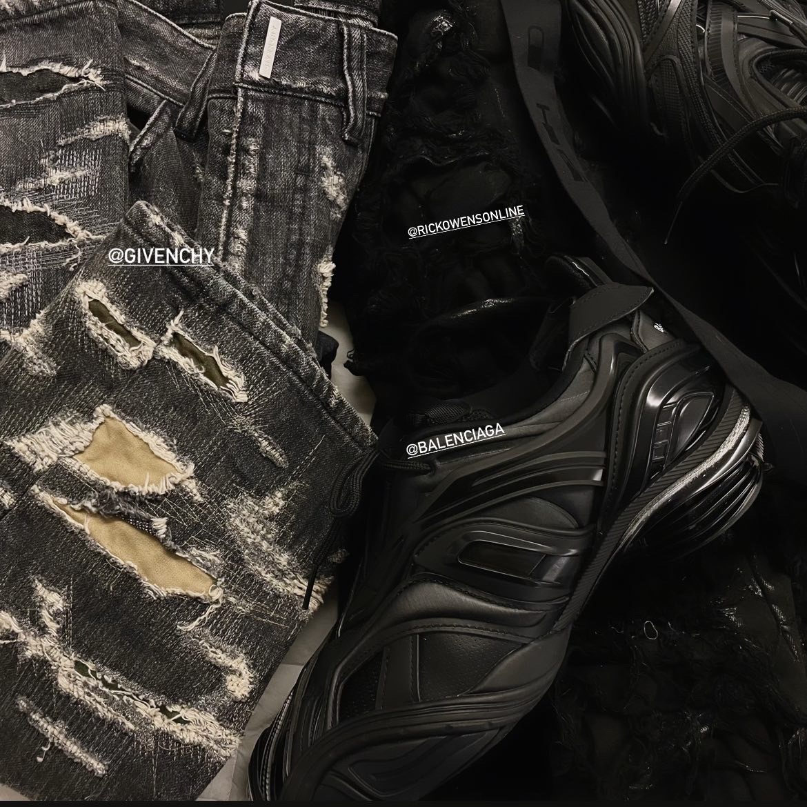 Balenciaga Tyrex Sneakers Black 착용 스타일