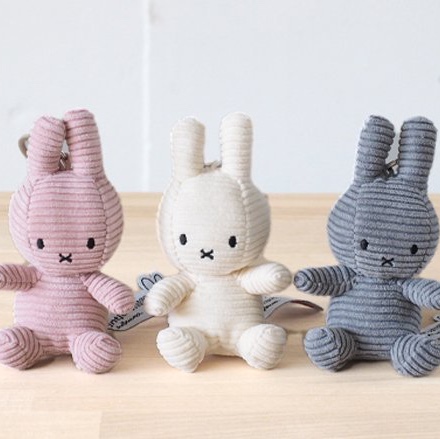 Miffy x Bon Ton Toys Keychain Corduroy Grey 착용 스타일