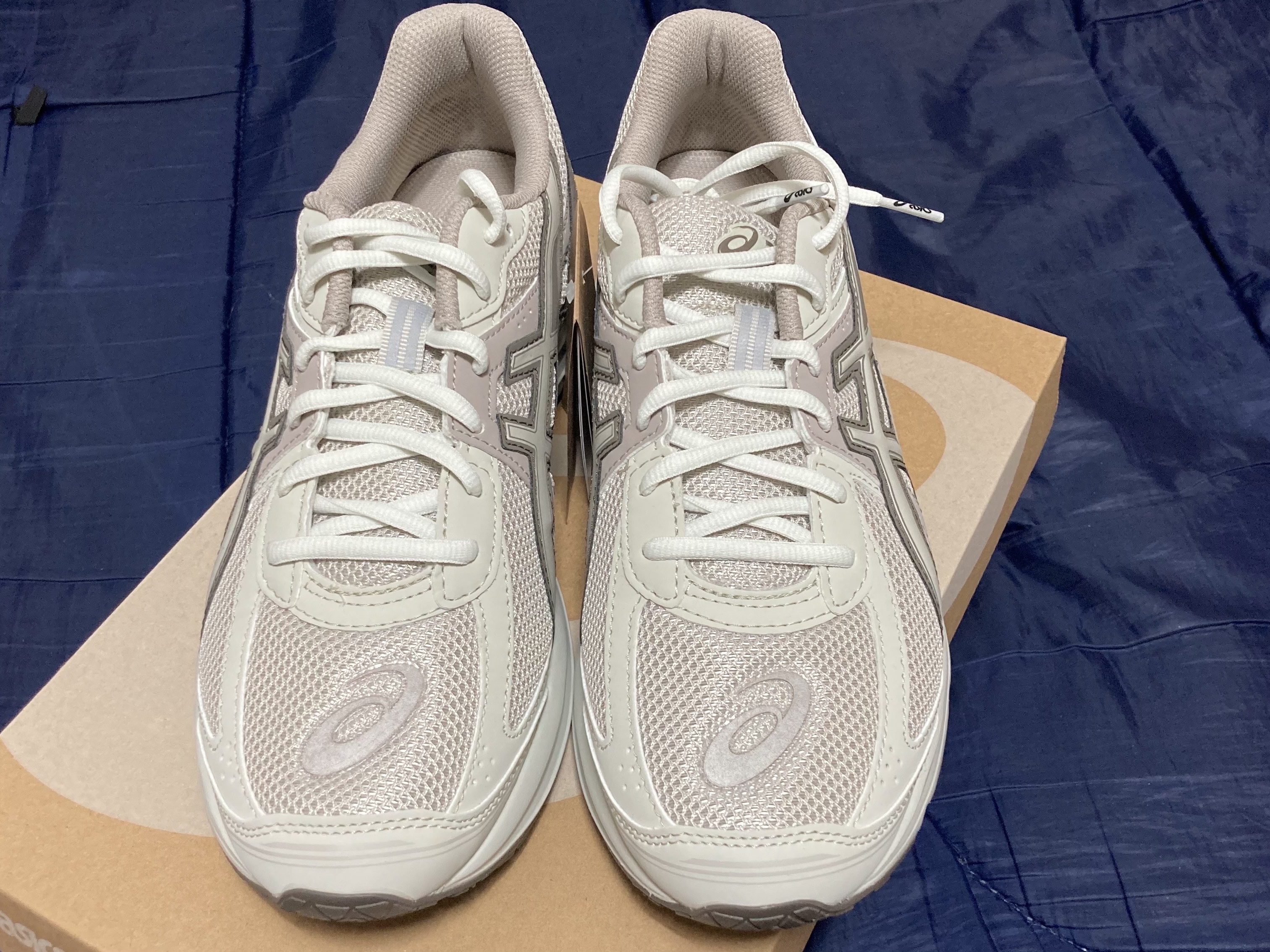 Asics Jog 100 S Birch - 2E Wide 착용 스타일 - 3