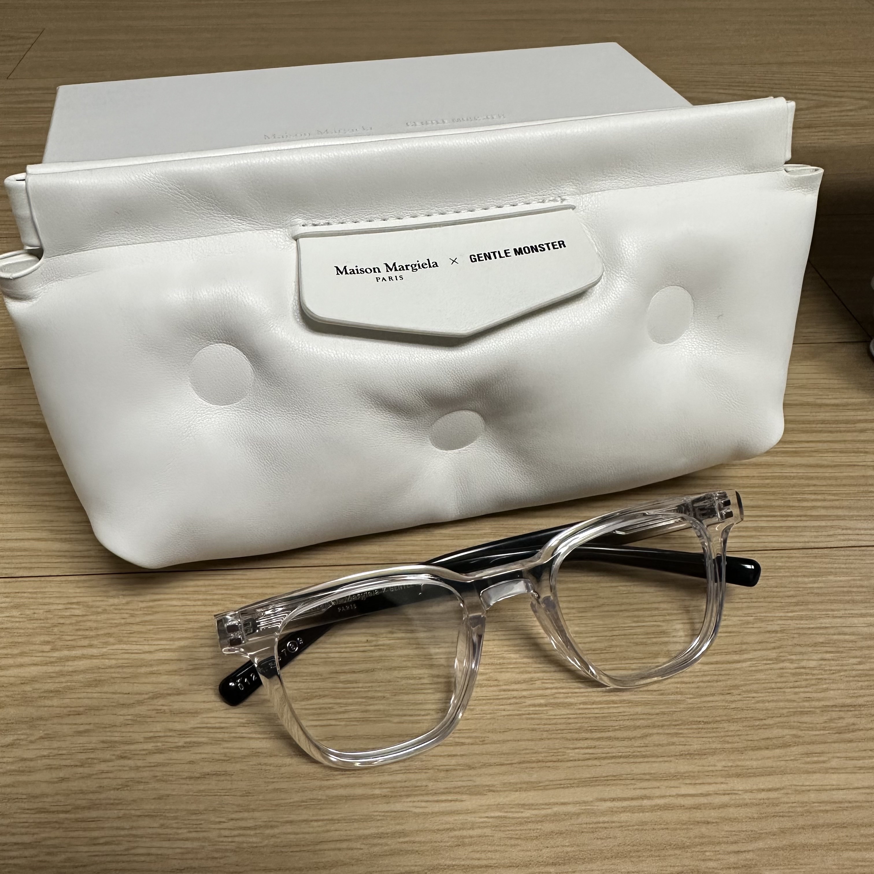 Gentle Monster x Maison Margiela MM010S Clear Black Gradient 착용 스타일