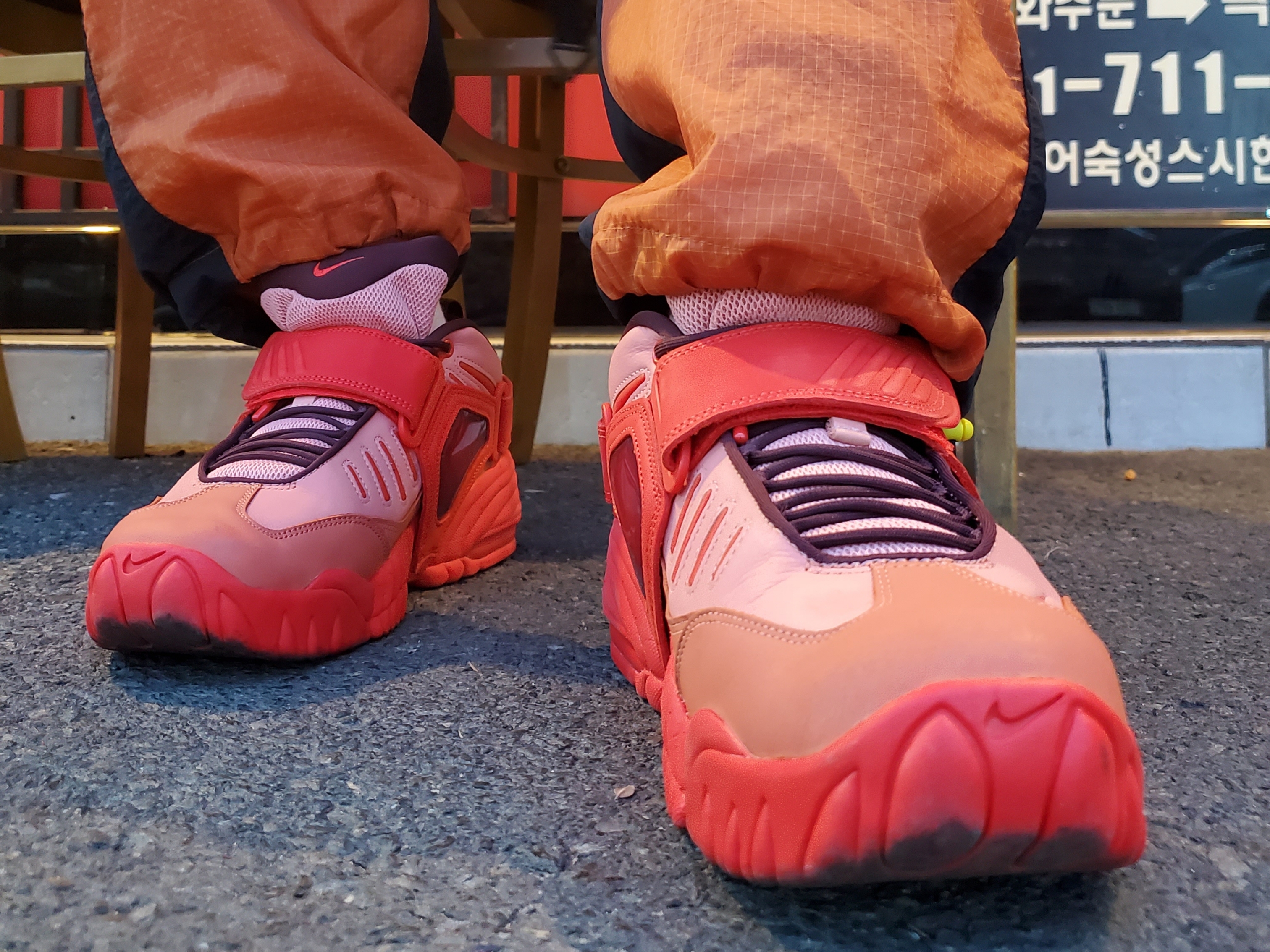 Nike x Ambush Air Adjust Force SP Light Madder Root and Burgundy Crush 착용 스타일 - 3