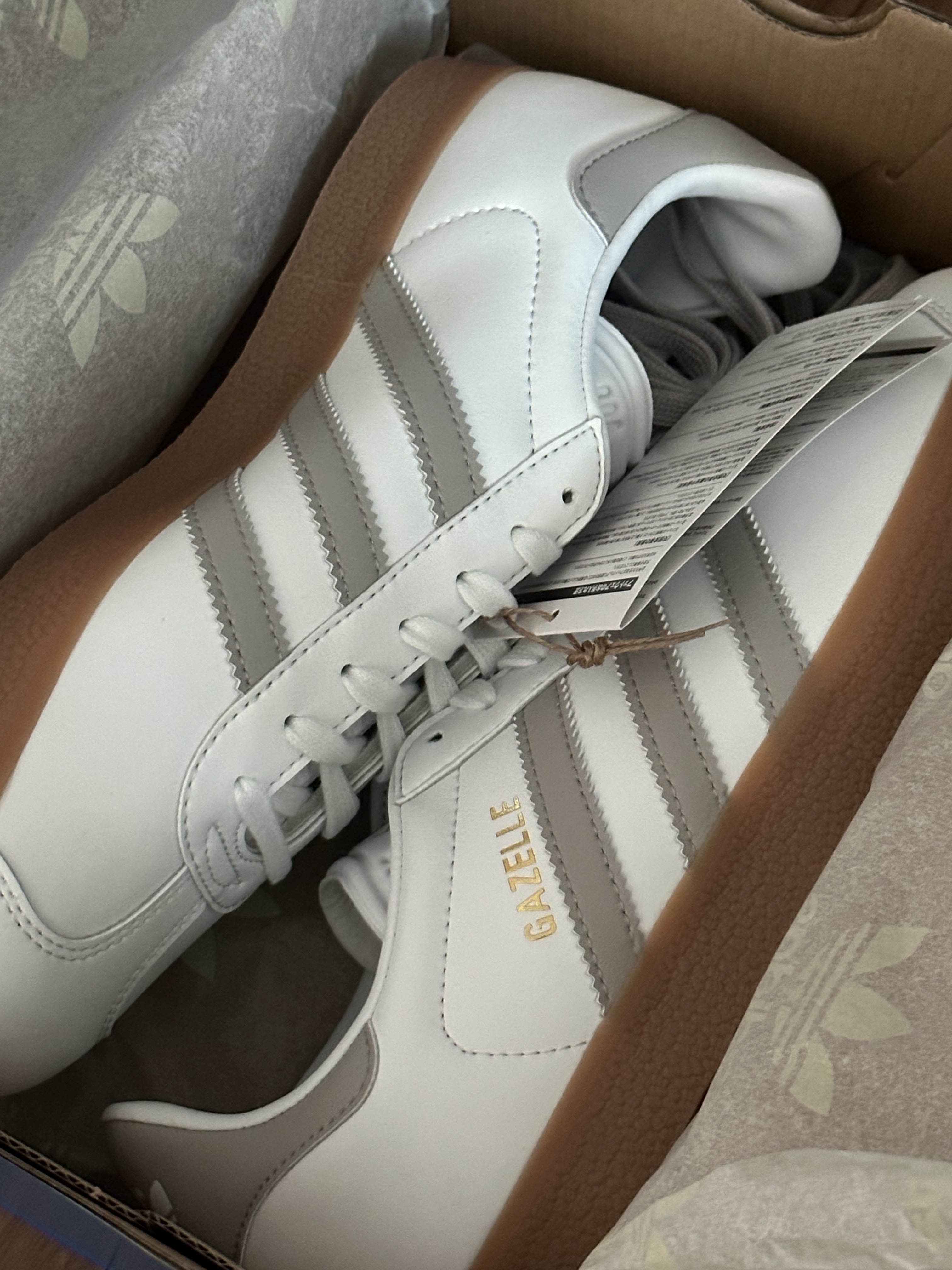 Adidas Gazelle White Grey 착용 스타일