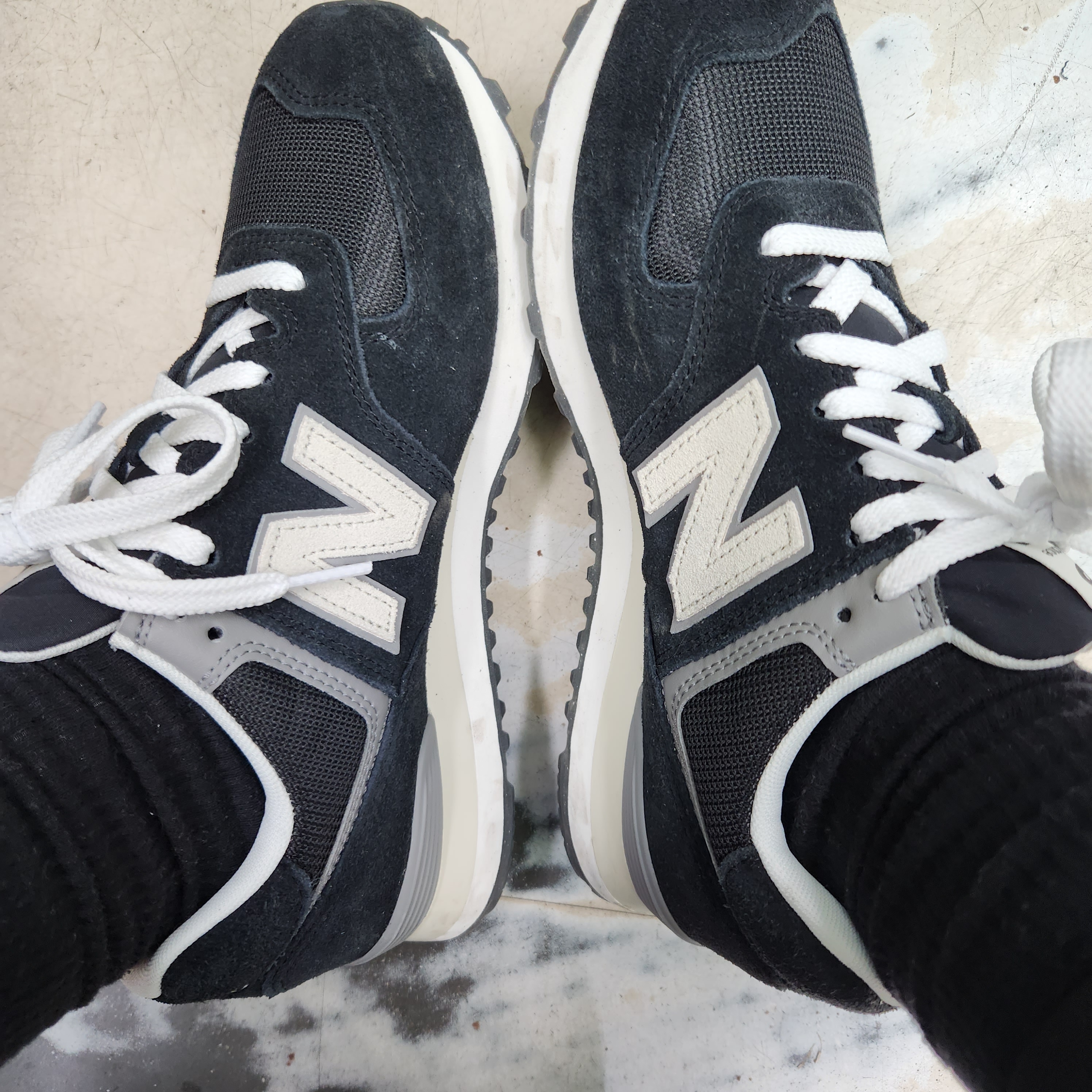 New Balance 574 Classics Reimagined Black 착용 스타일