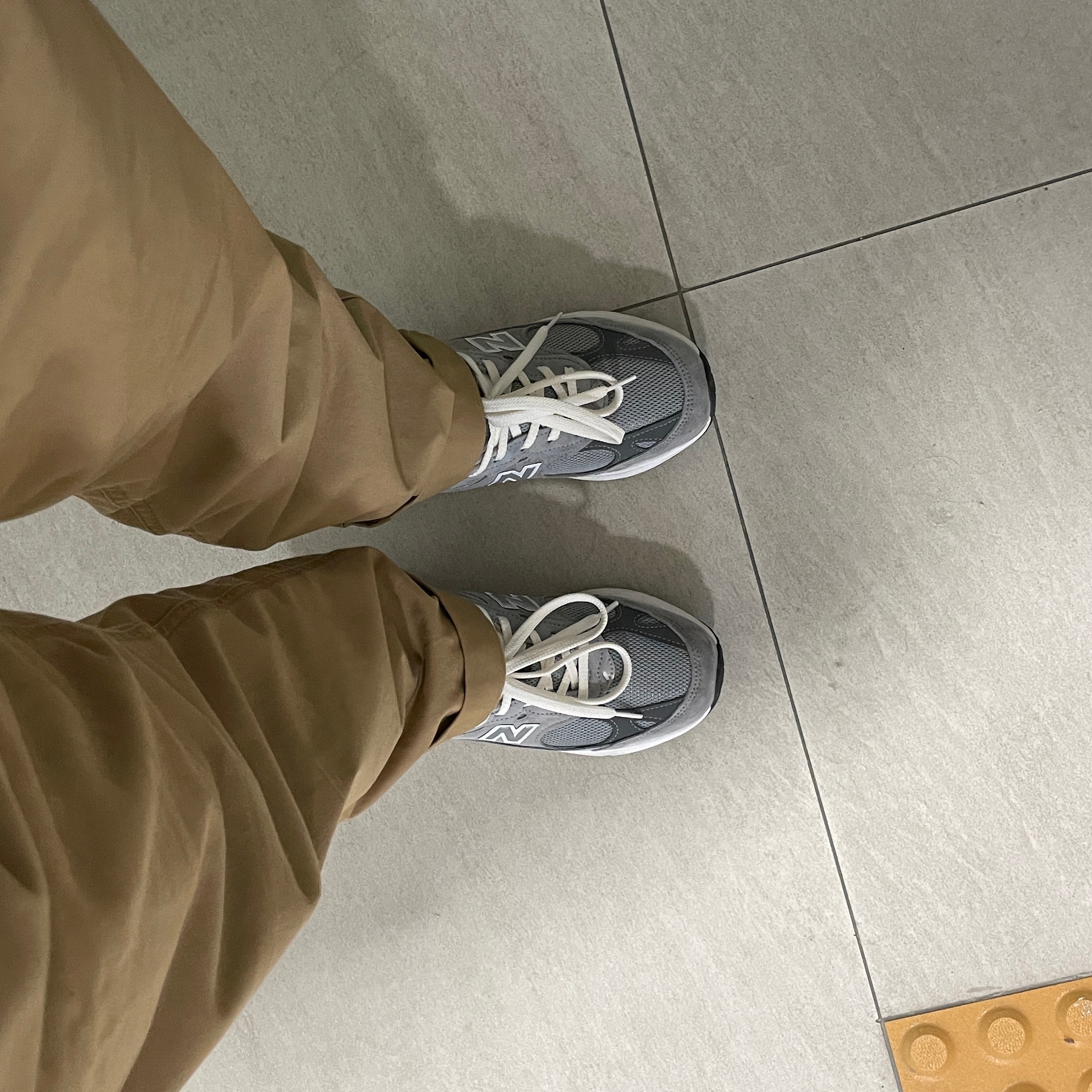 (W) New Balance 993 Made in USA Grey - D Wide 착용 스타일