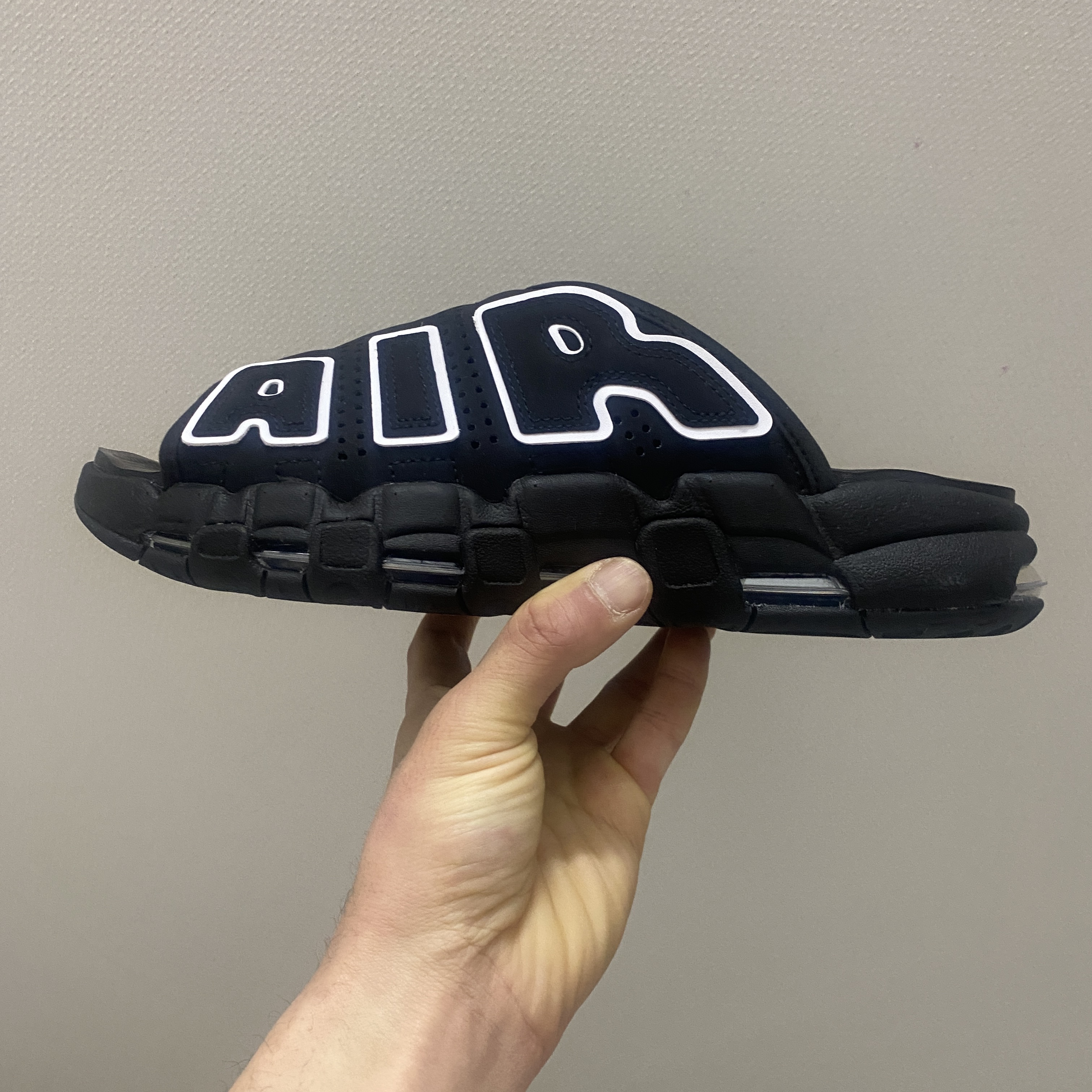 Nike Air More Uptempo Slide Black White 착용 스타일