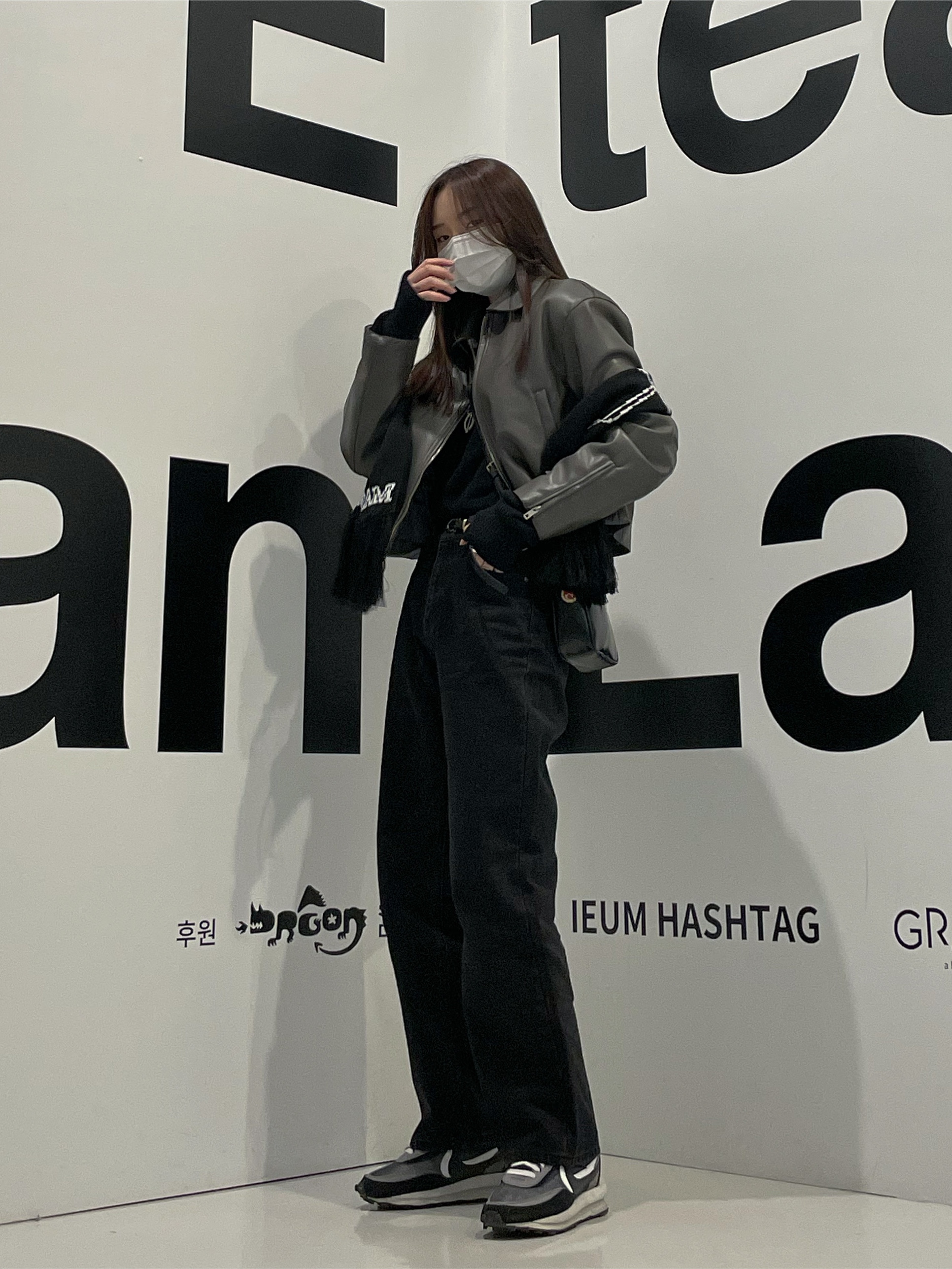 Nike x Sacai LDWaffle Black 착용 스타일