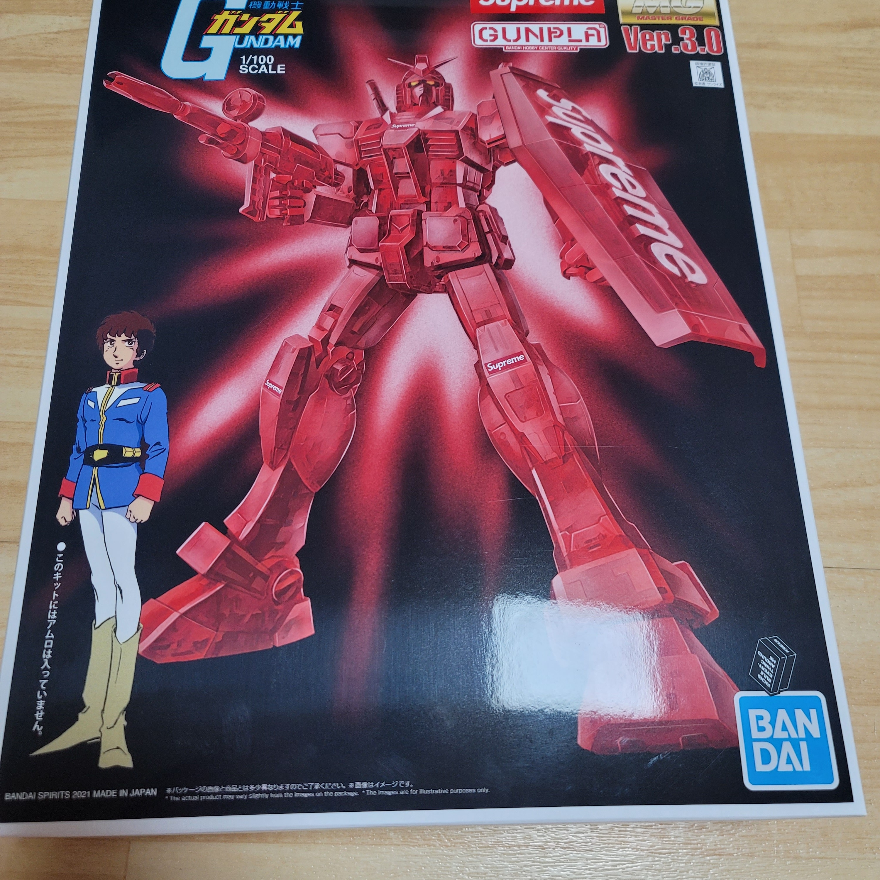 Supreme MG 1/100 RX-78-2 Gundam Ver. 3.0 착용 스타일