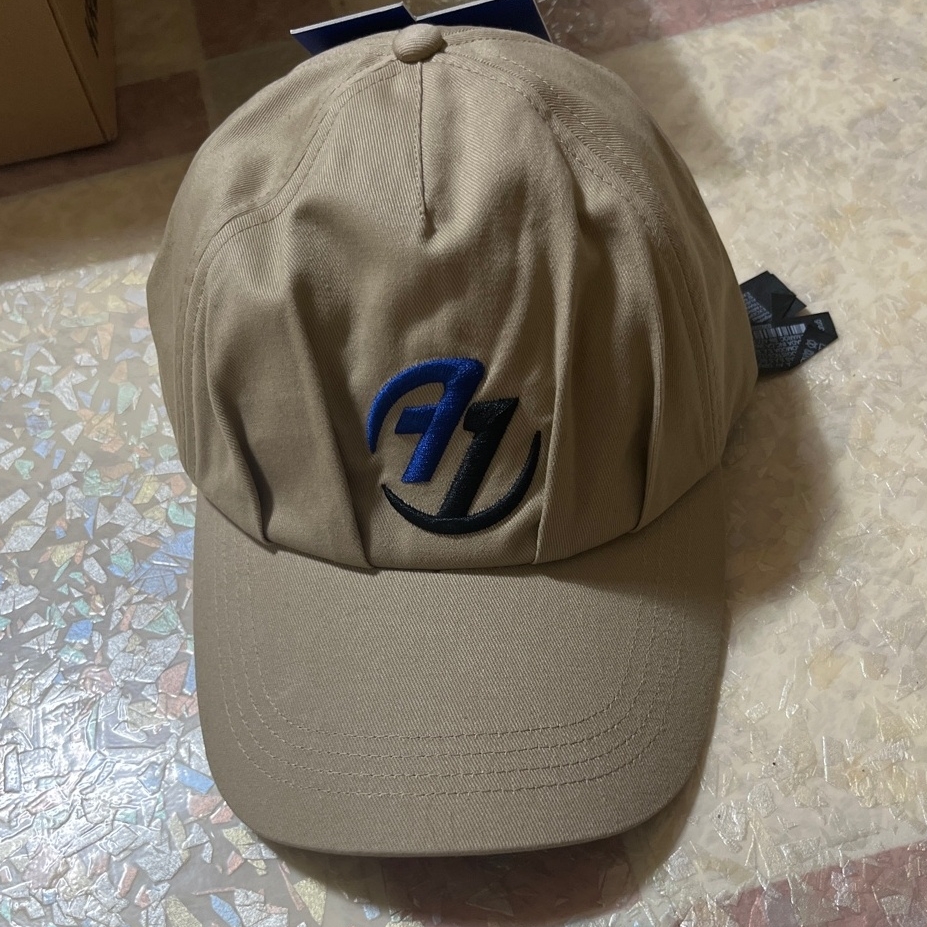 Stussy Stock Bucket Hat Black, Ader Error x Zara Pleated Cap Beige 착용 스타일 - 2