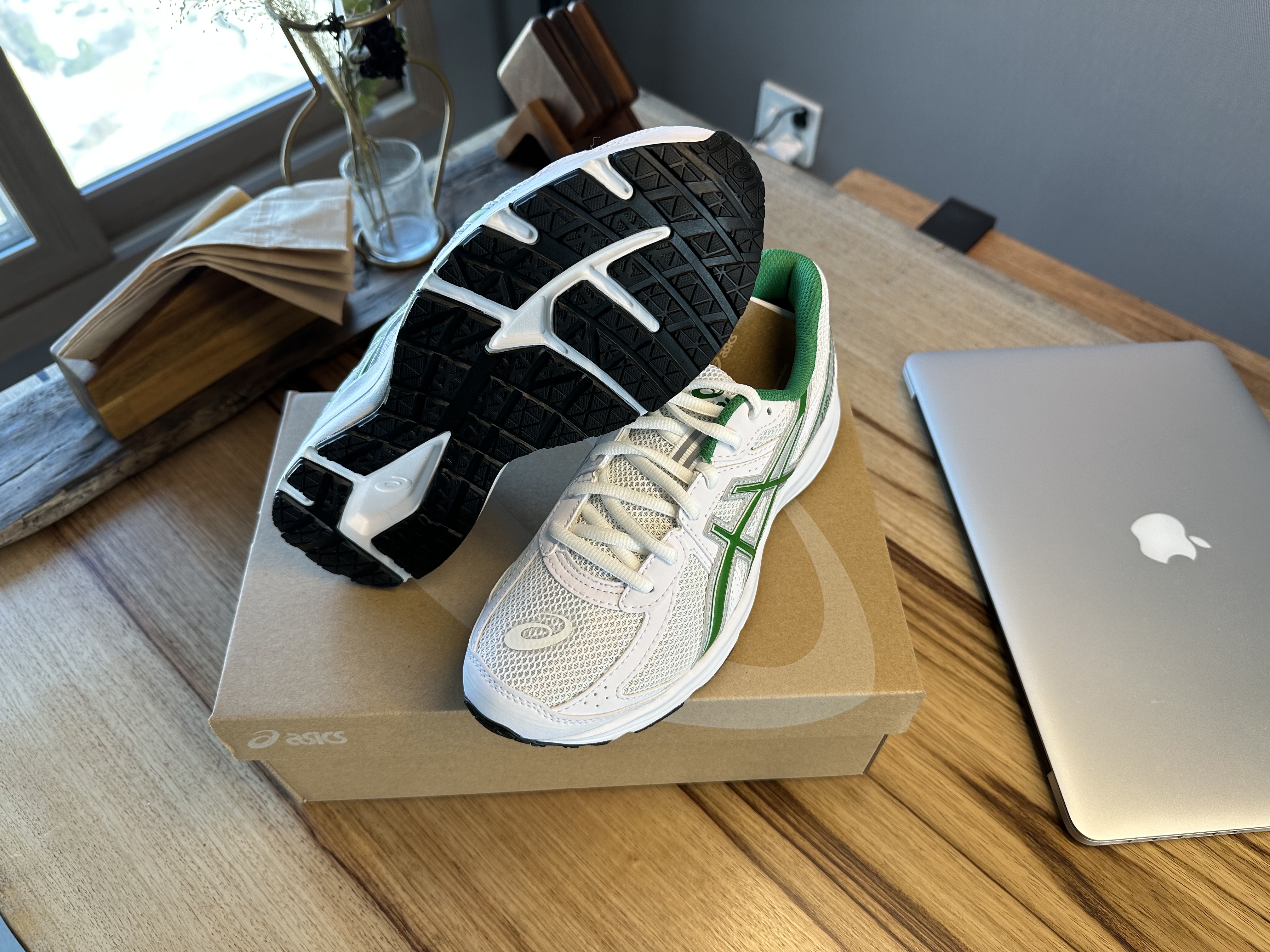 Asics Jog 100 S White Green - 2E Wide 착용 스타일 - 3
