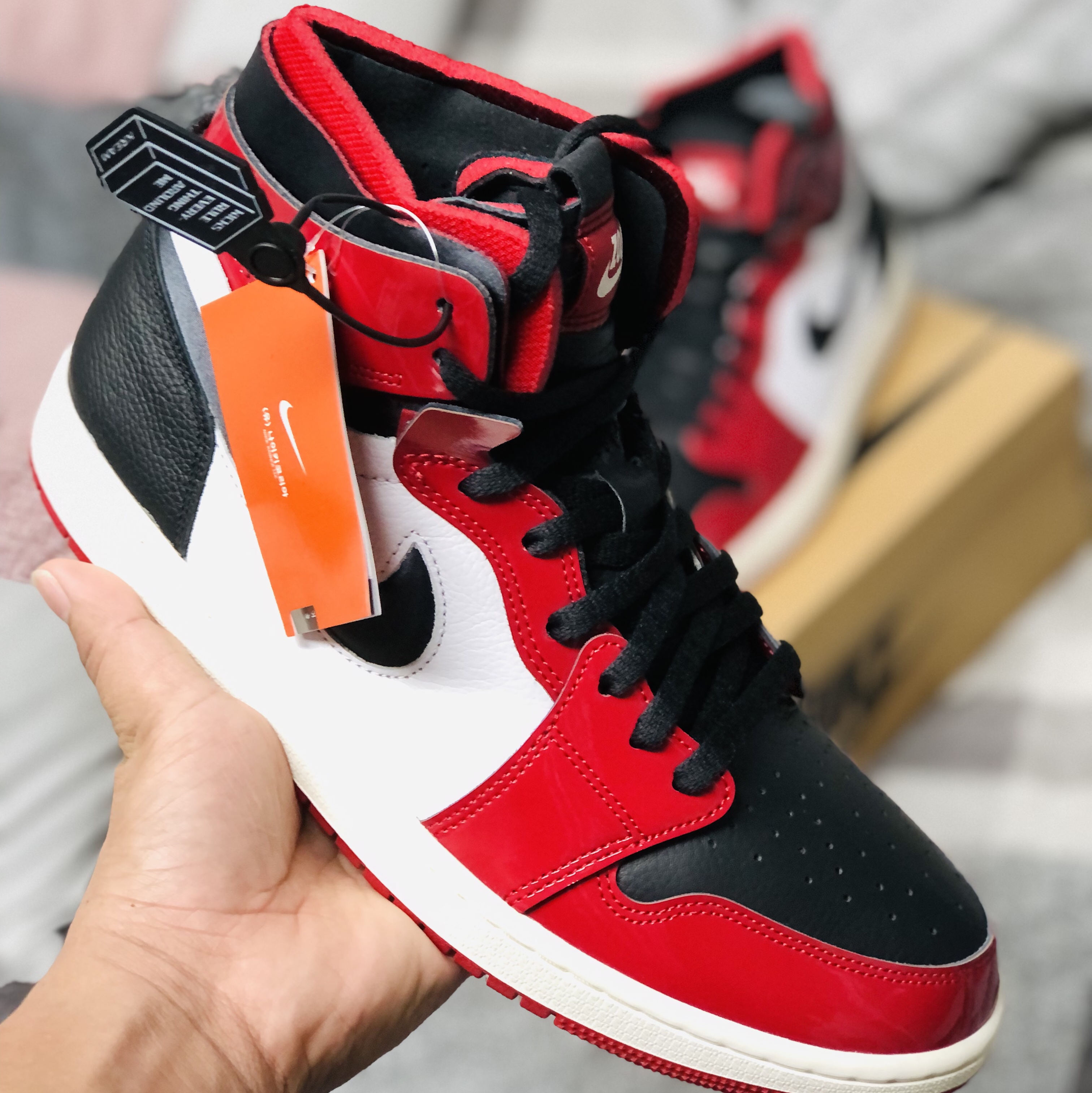 (W) Jordan 1 Zoom Air CMFT Gym Red Black 착용 스타일 - 3