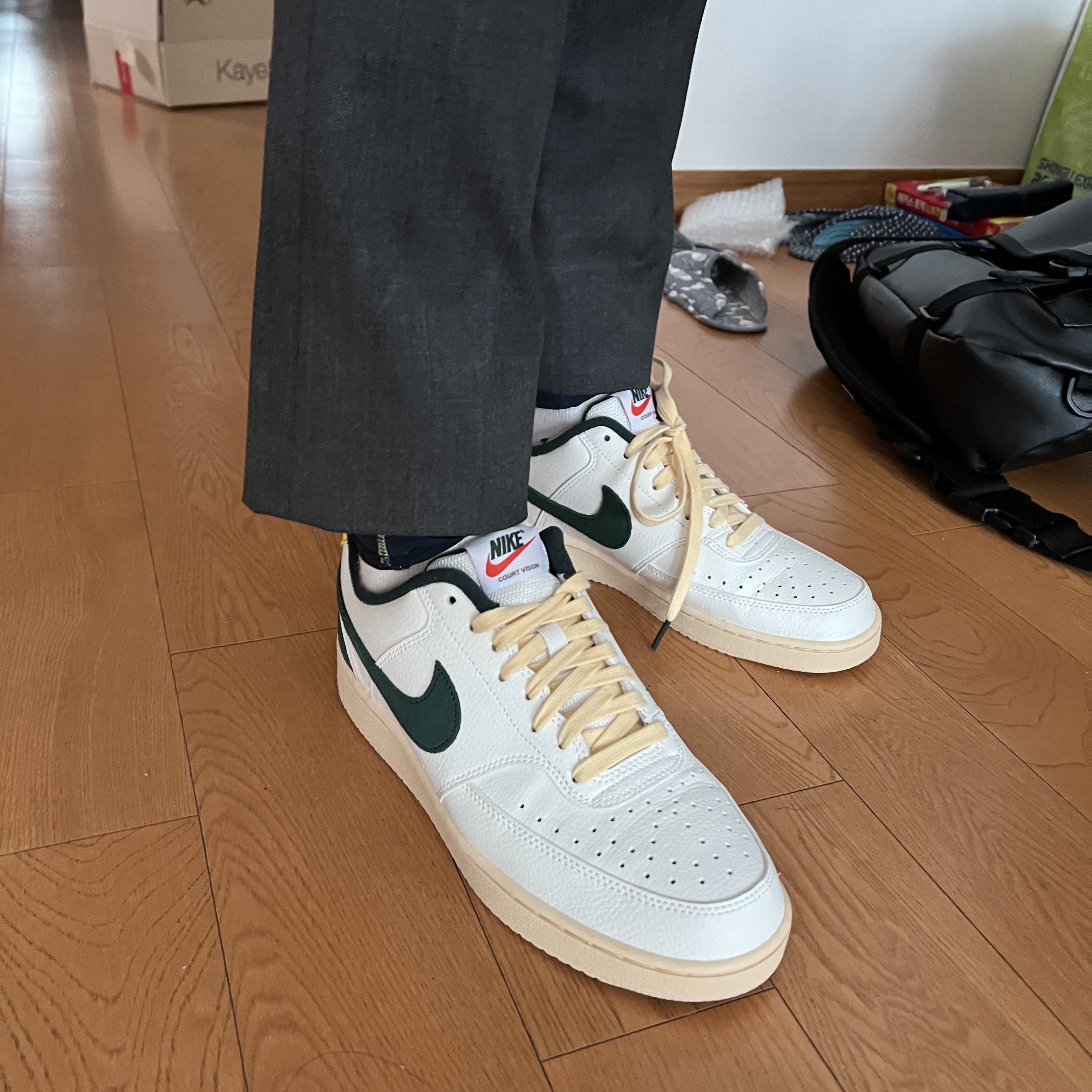Nike Court Vision Low Green Sail 착용 스타일