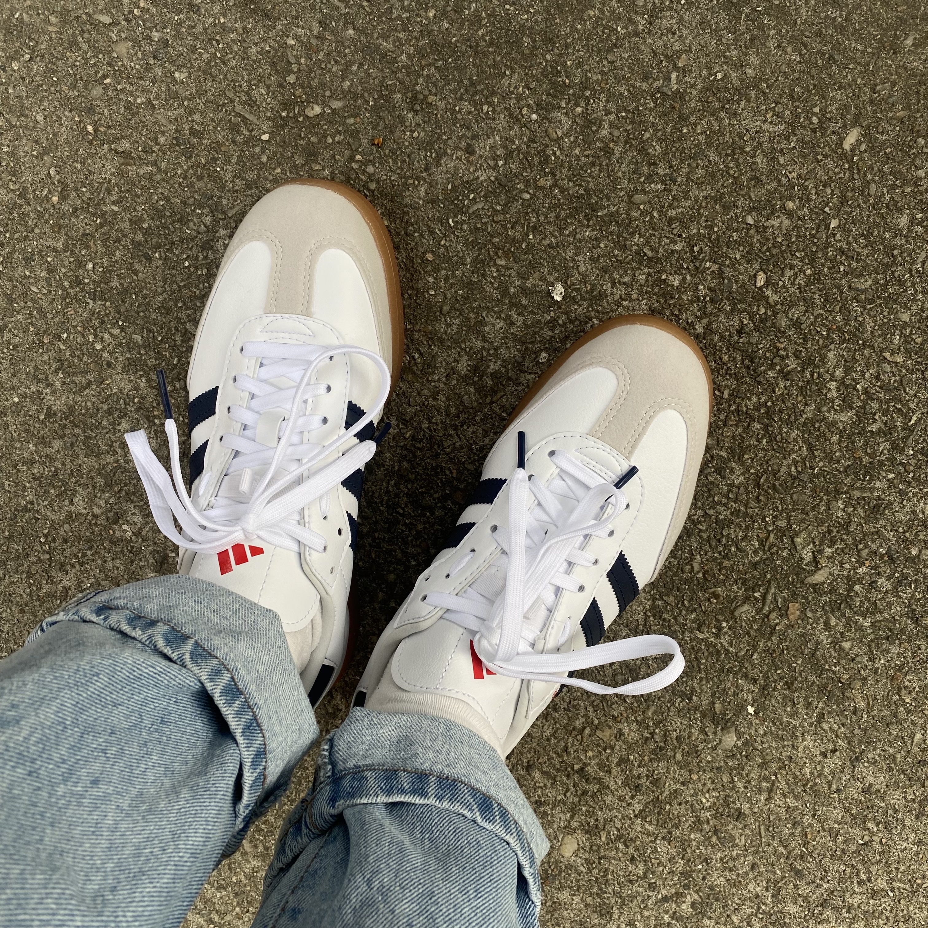 Adidas Velosamba Vegan Cycling Cloud White Team Navy Blue 착용 스타일