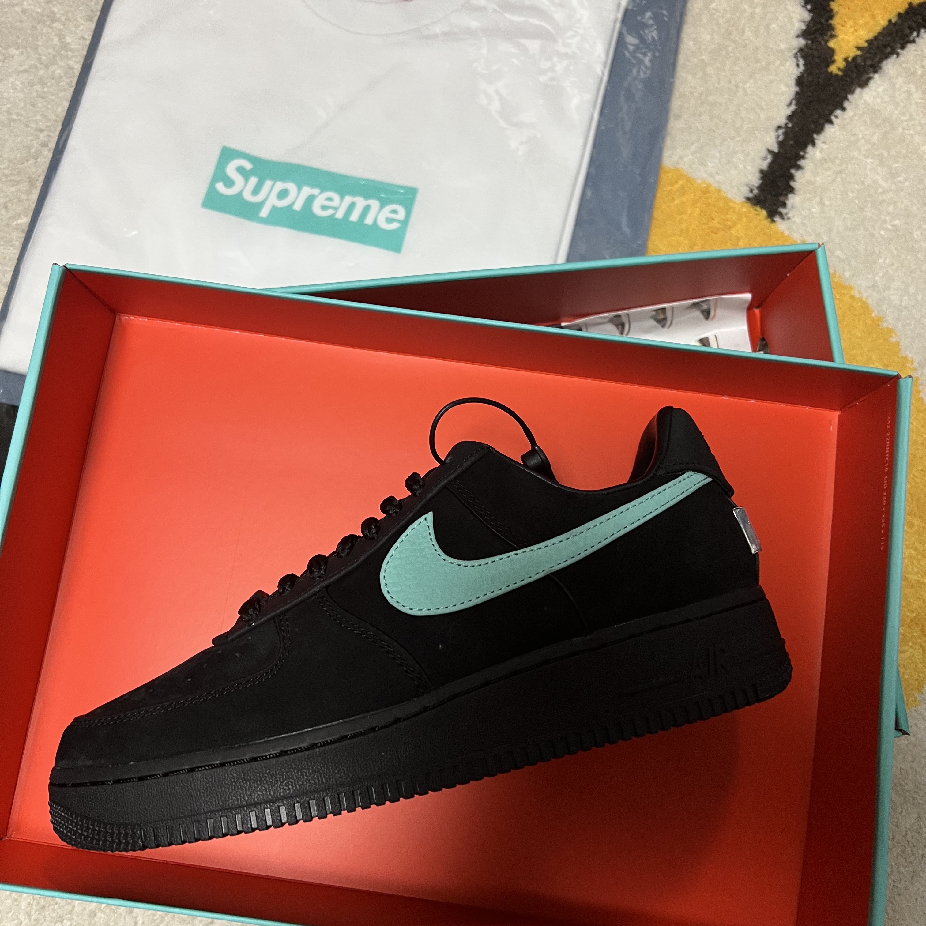 Nike x Tiffany & Co. Air Force 1 Low SP 1837 착용 스타일 - 3