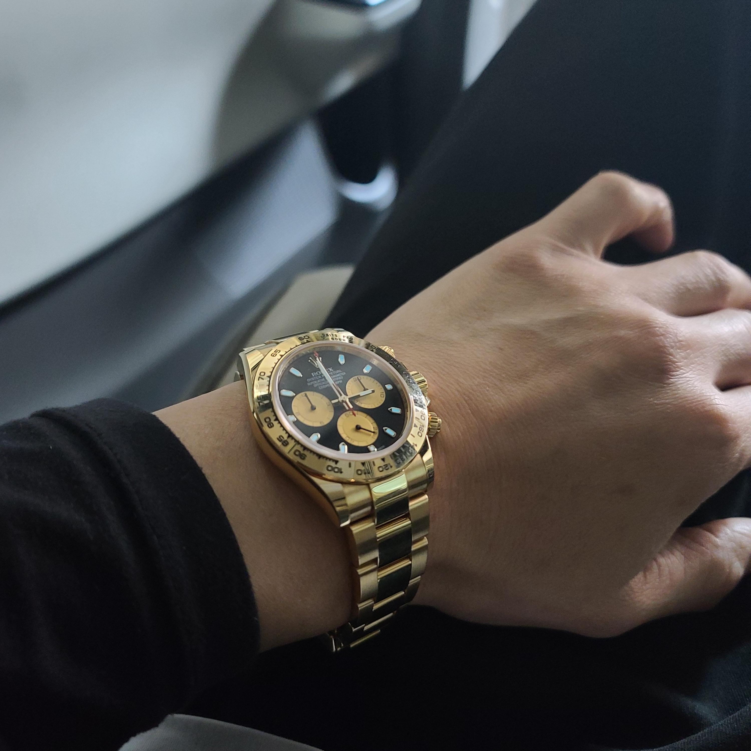 Rolex Cosmograph Daytona 40mm 116508 Intense Black Champagne Oyster 착용 스타일 - 2