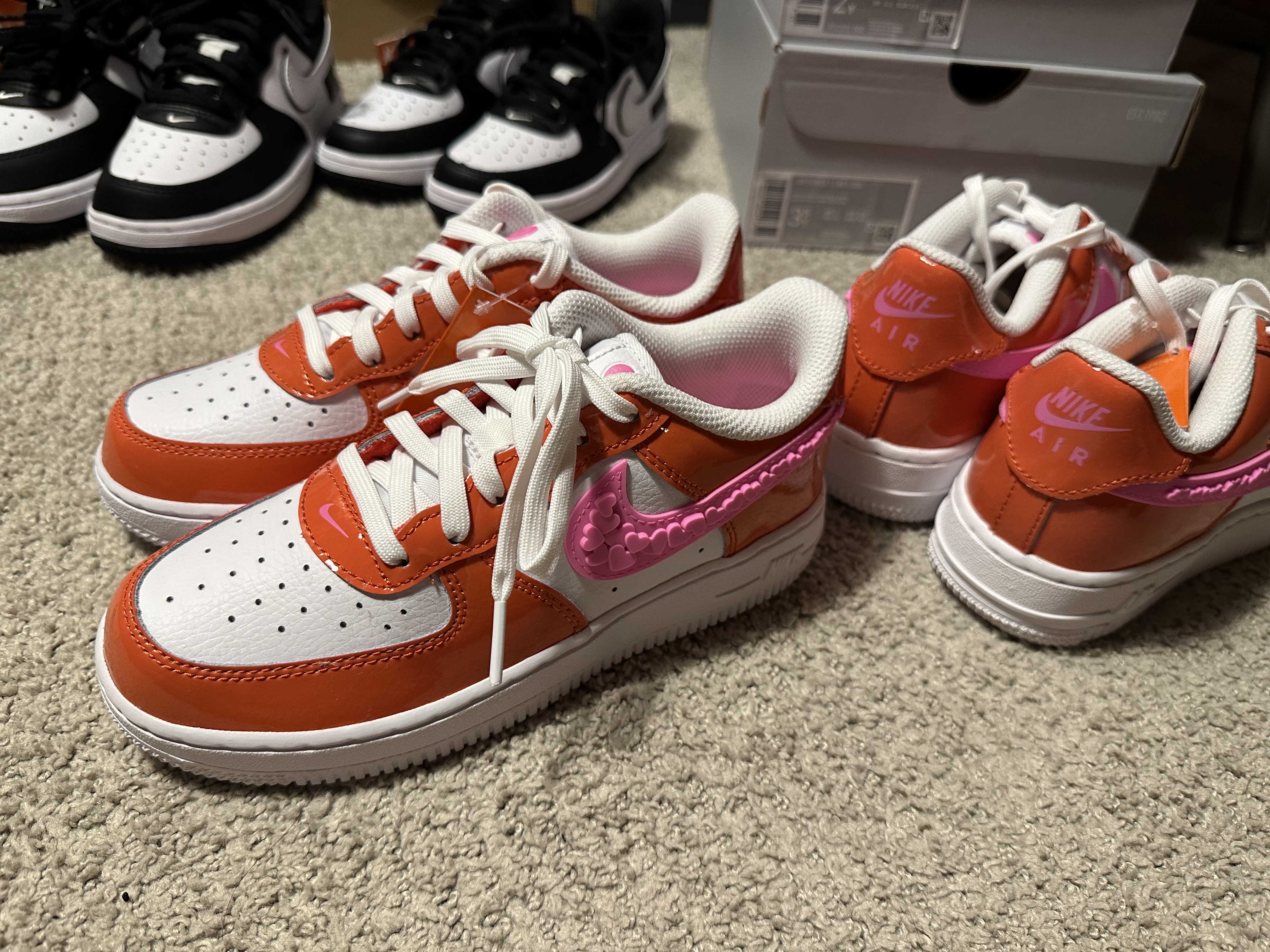(GS) Nike Air Force 1 Low '07 LV8 Picante Red Pink Spell, (PS) Nike Air Force 1 Low '07 LV8 Picante Red Pink Spell 착용 스타일 - 1