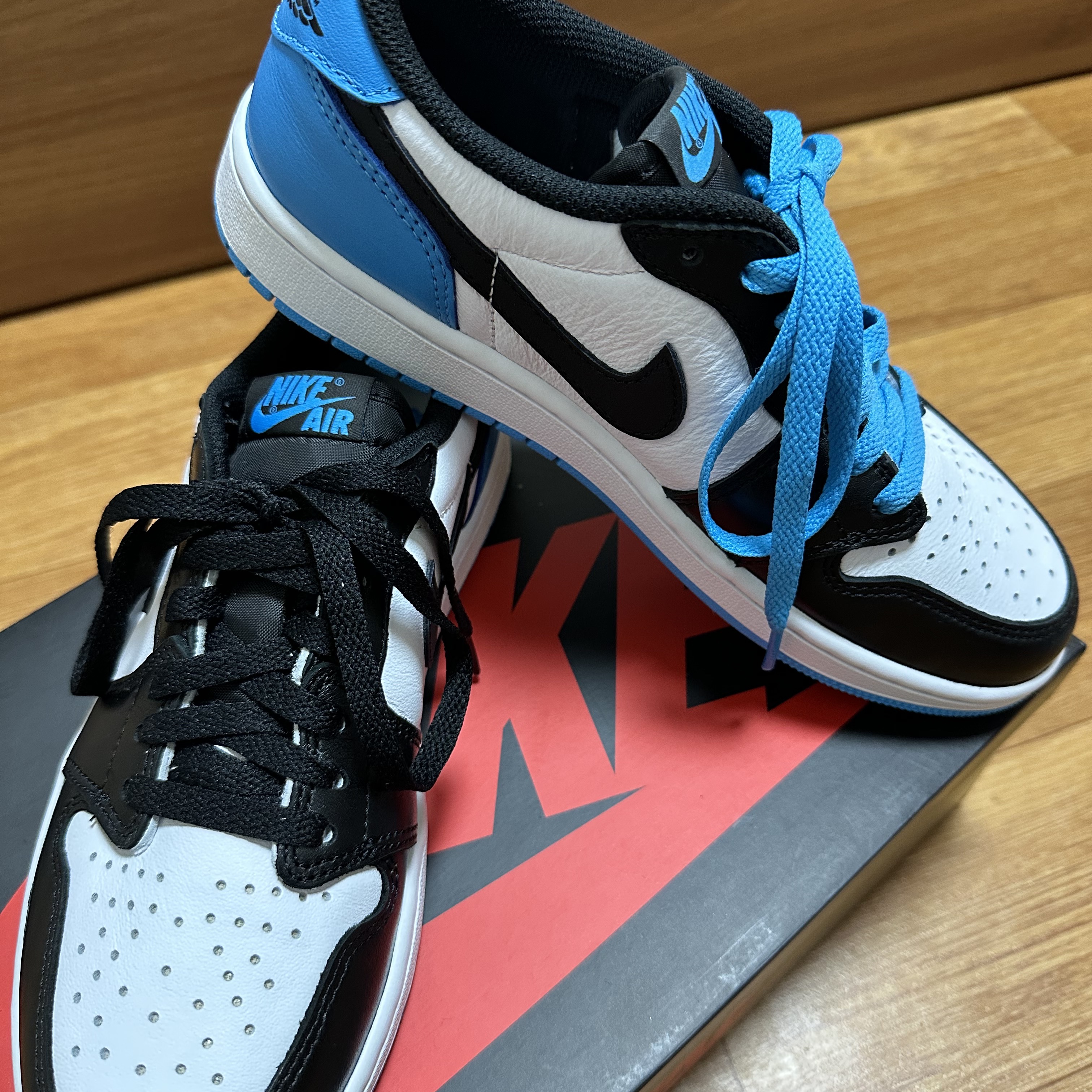 Jordan 1 Retro Low OG Black and Dark Powder Blue 착용 스타일