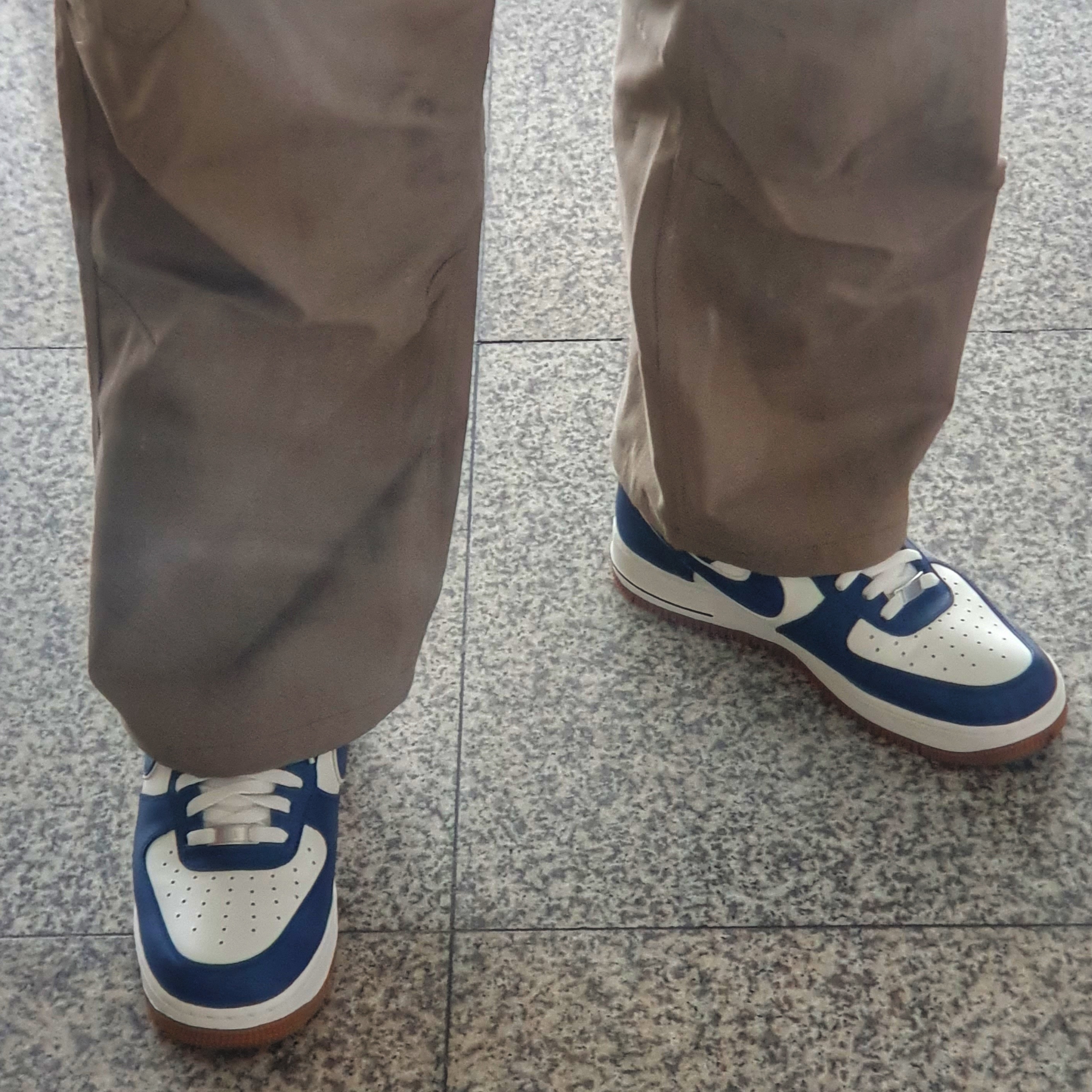 Nike Air Force 1 '07 LV8 Midnight Navy 착용 스타일