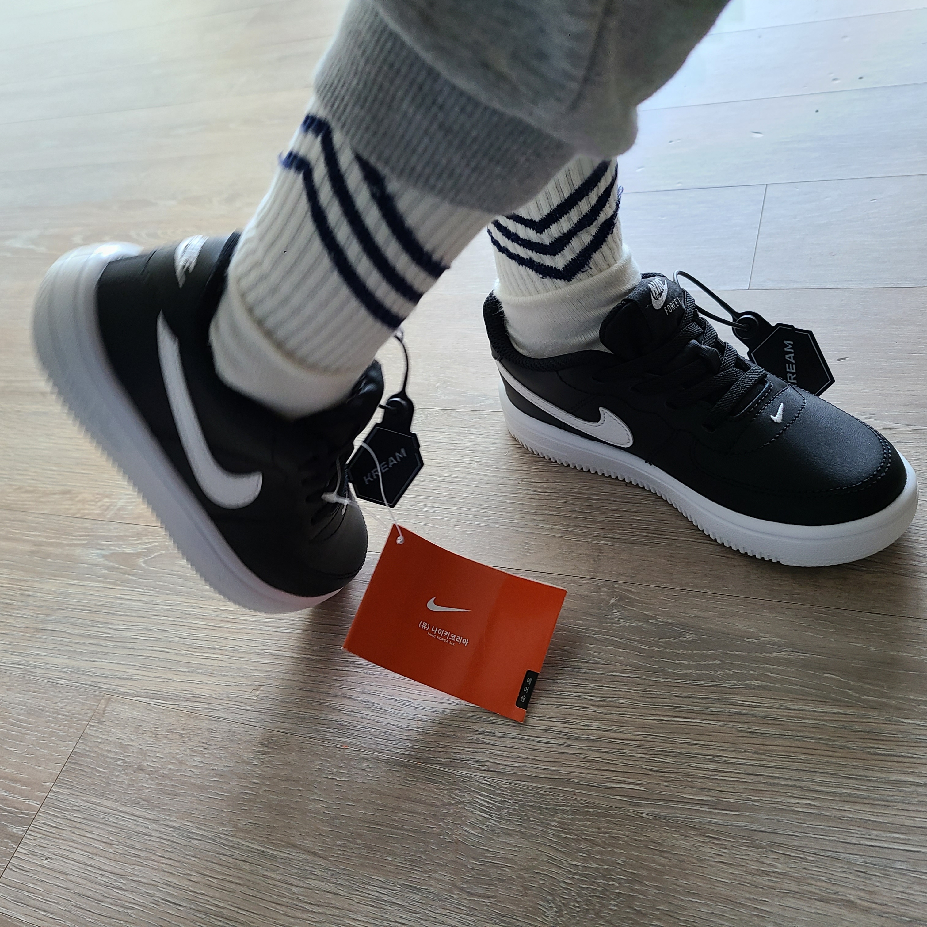 (TD) Nike Force 1 '18 Black White 착용 스타일