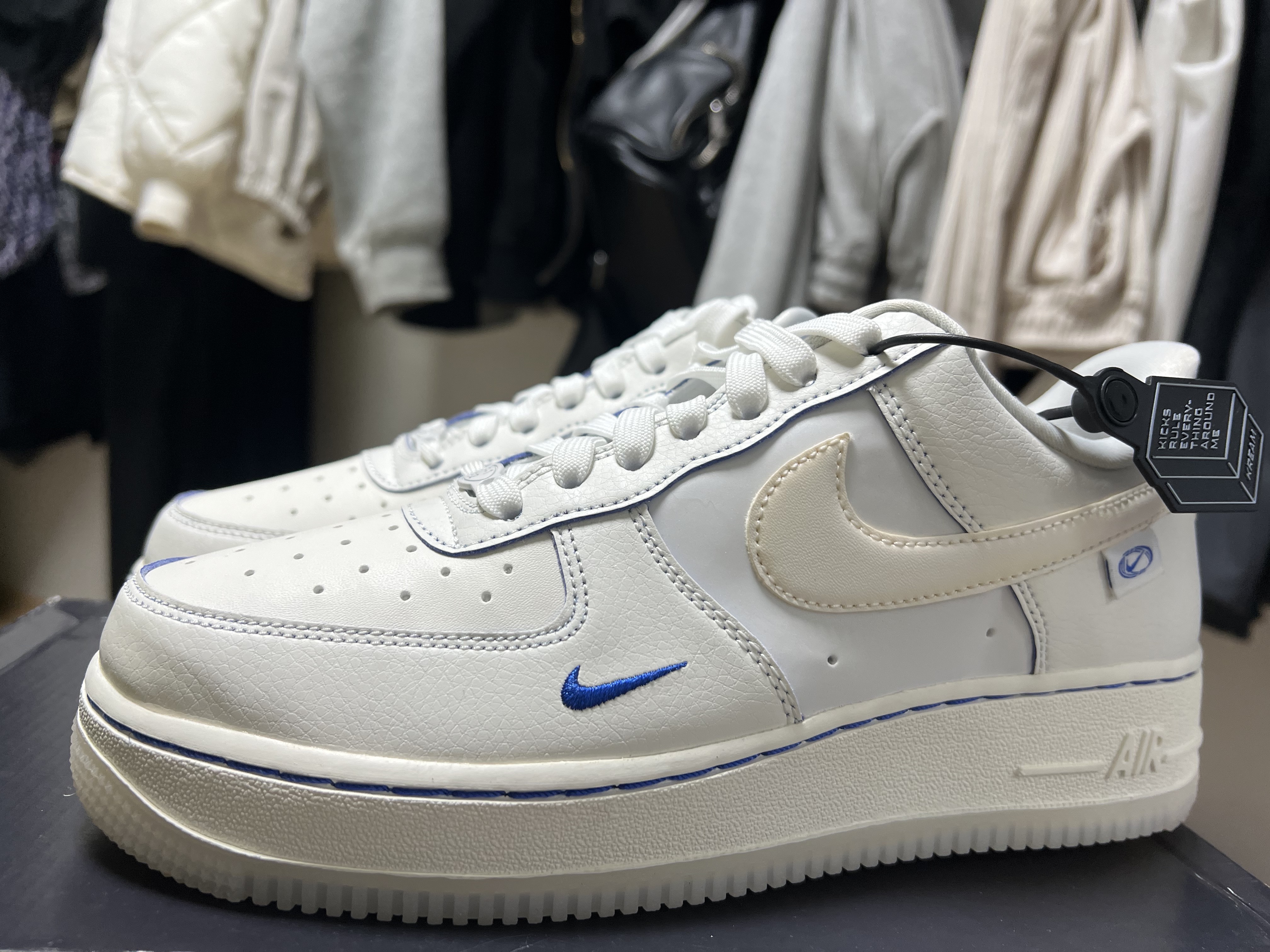 (W) Nike Air Force 1 '07 LX Game Royal Sail 착용 스타일