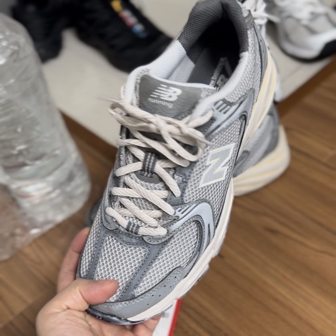 New Balance 530 Premium Vintage Grey Matter 착용 스타일