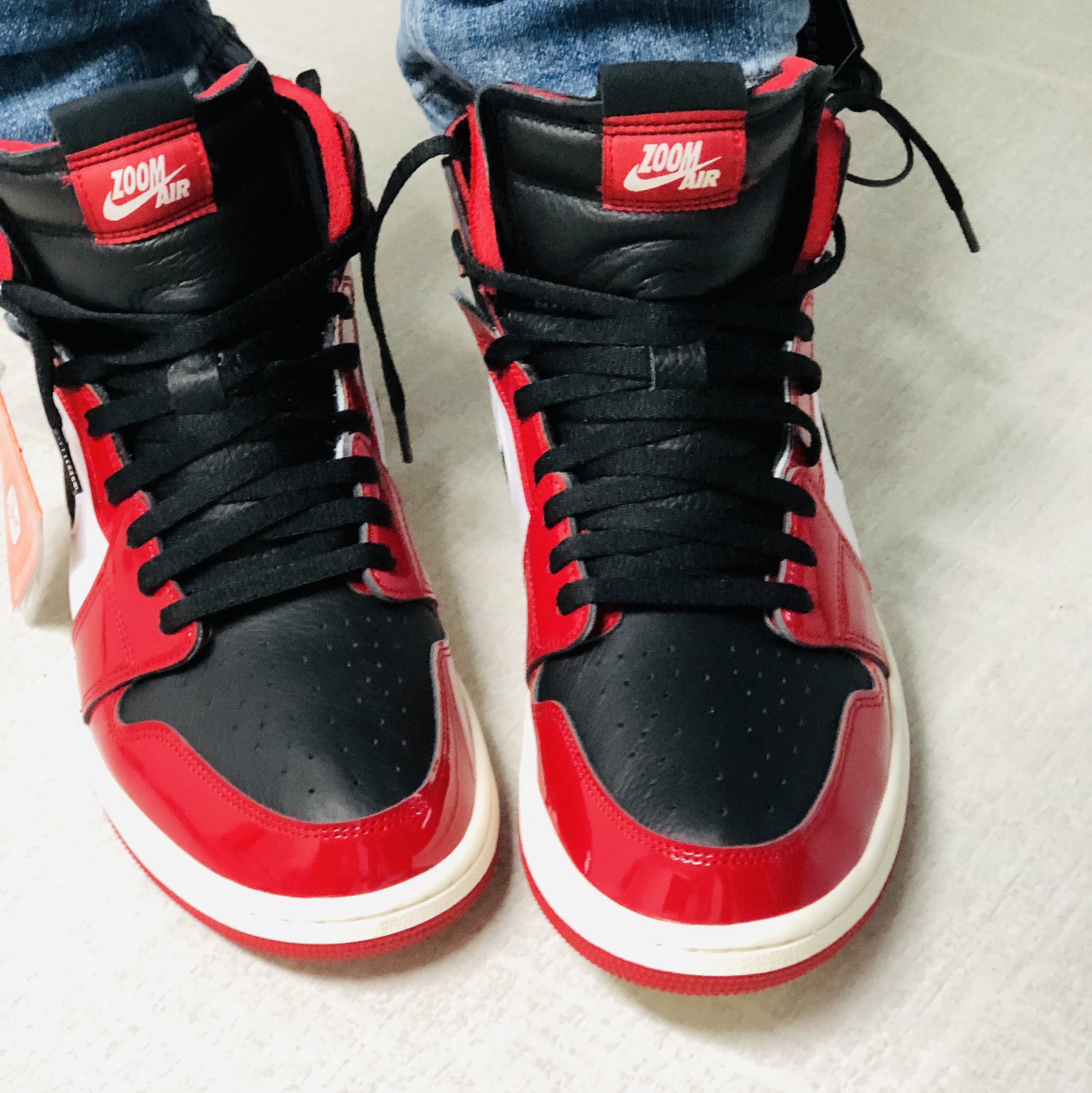 (W) Jordan 1 Zoom Air CMFT Gym Red Black 착용 스타일 - 2