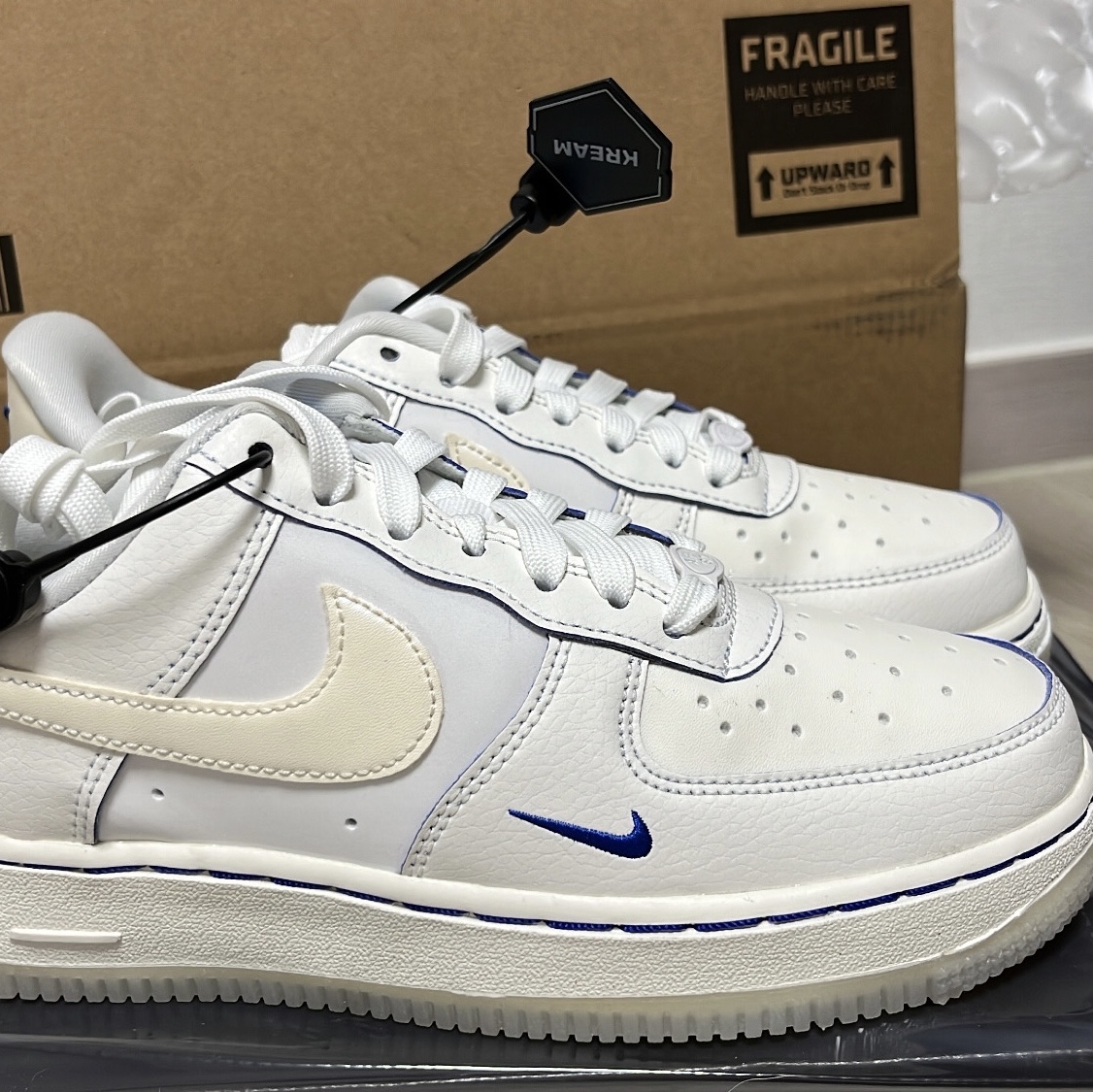 (W) Nike Air Force 1 '07 LX Game Royal Sail 착용 스타일