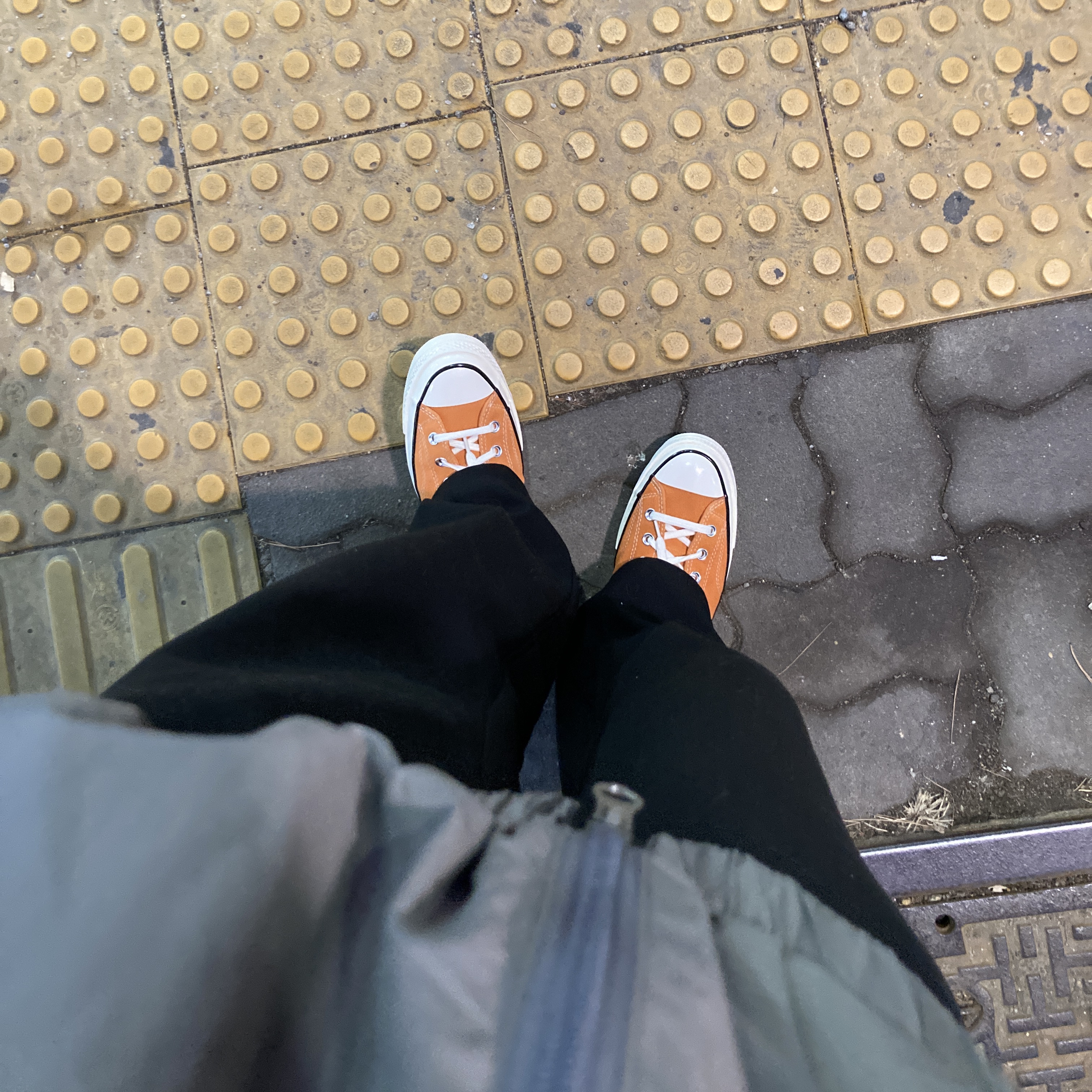 Converse Chuck 70 Ox Campfire Orange 착용 스타일