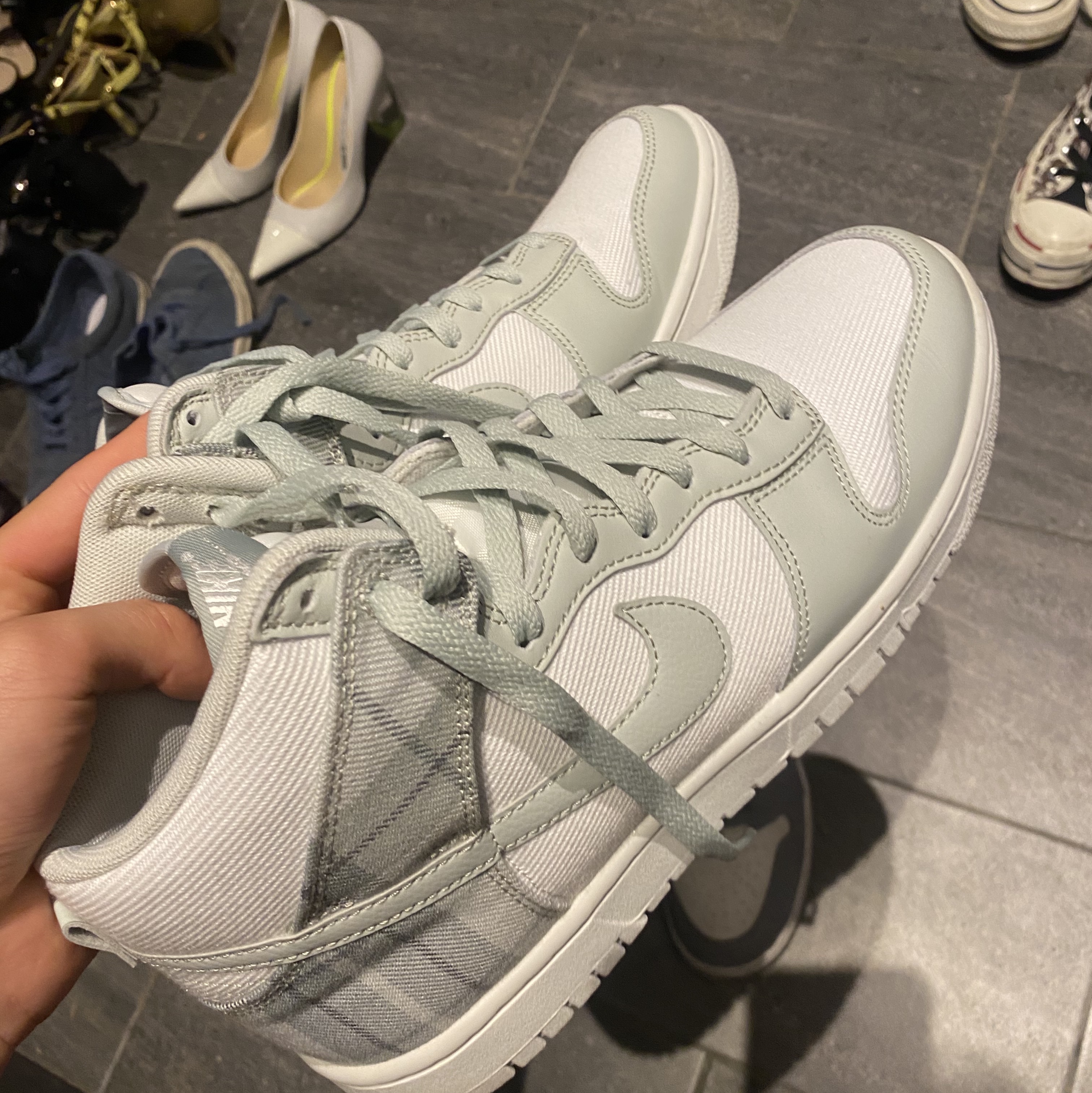 Nike Dunk High Light Silver and Summit White 착용 스타일