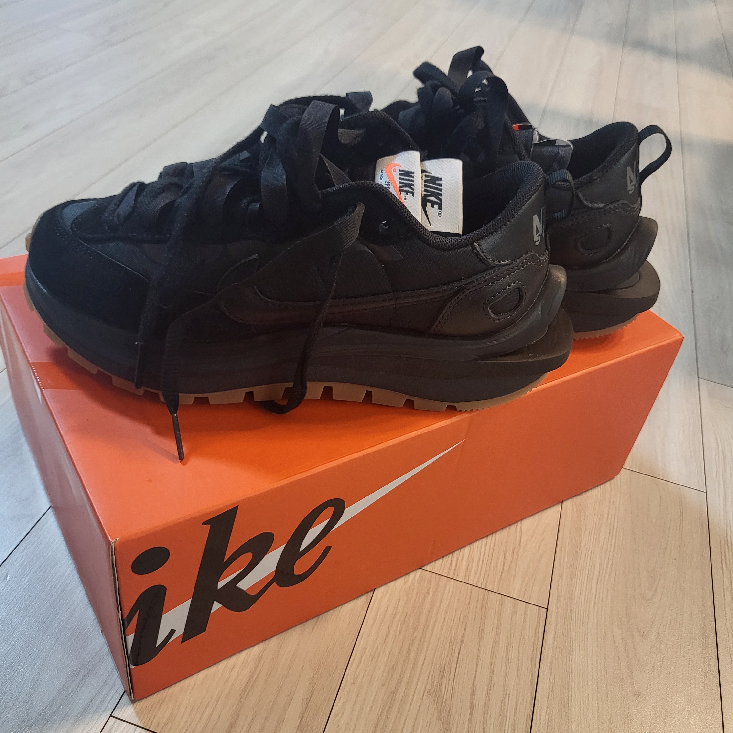 Nike x Sacai VaporWaffle Black and Gum 착용 스타일
