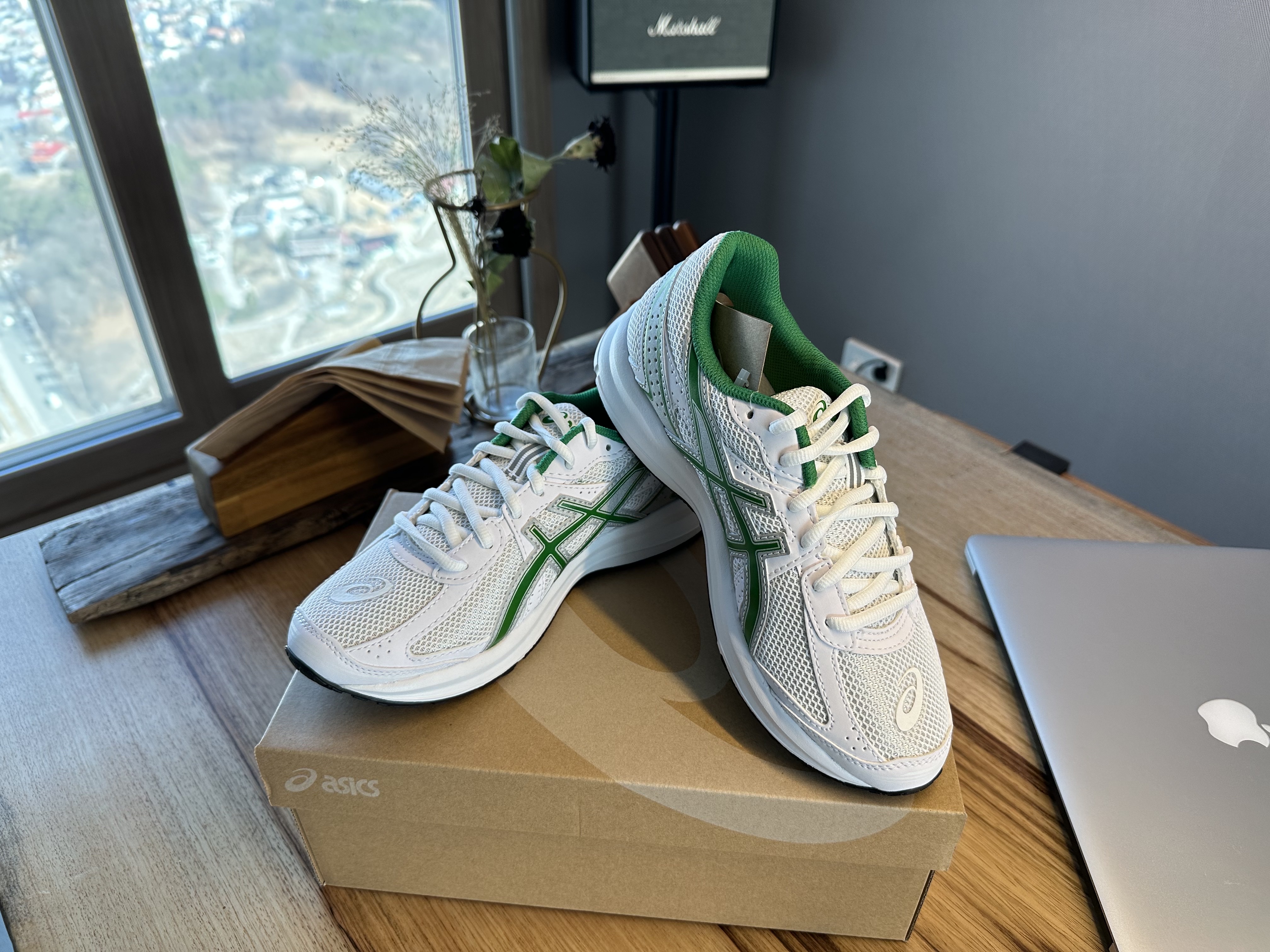 Asics Jog 100 S White Green - 2E Wide 착용 스타일 - 1