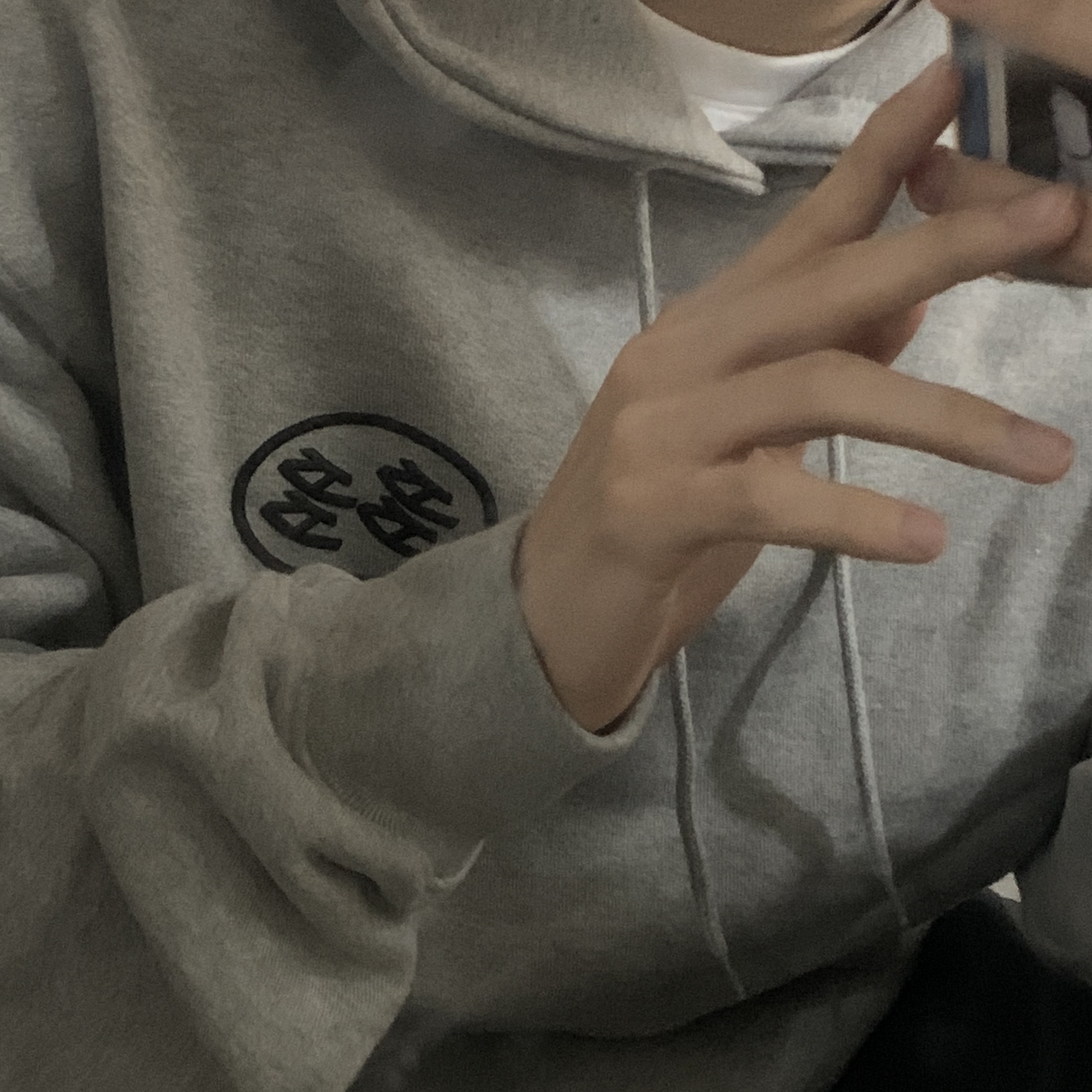 Dada Logo Hoodie Grey 착용 스타일 - 1