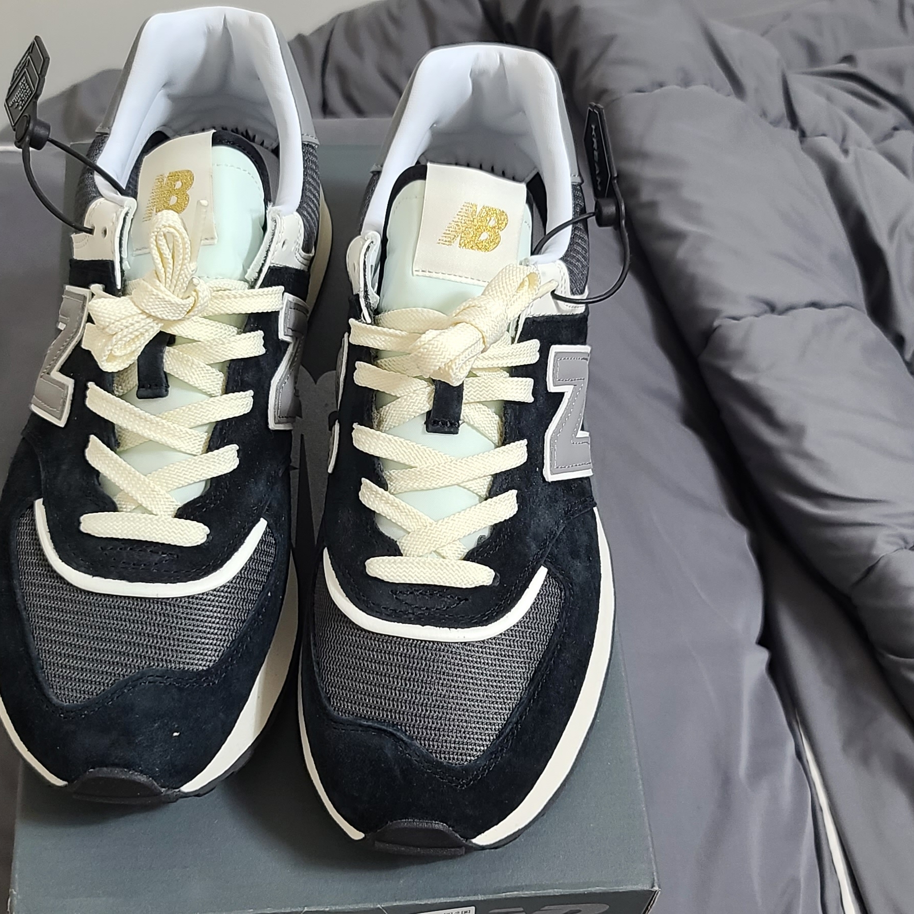 New Balance 574 Legacy Black 착용 스타일 - 1