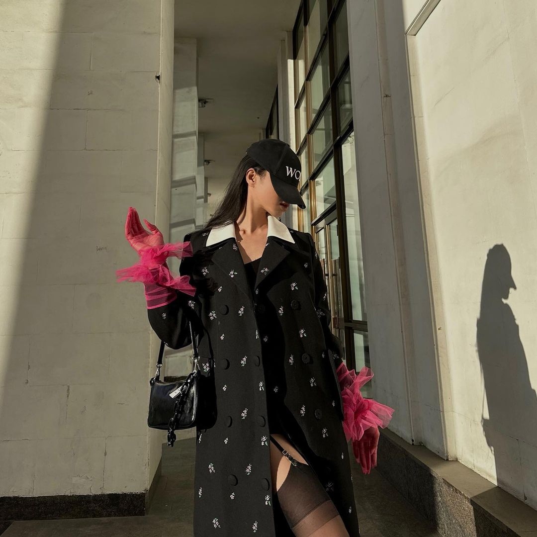Nieeh Women Envelope Bag Dark Black 착용 스타일 - 2