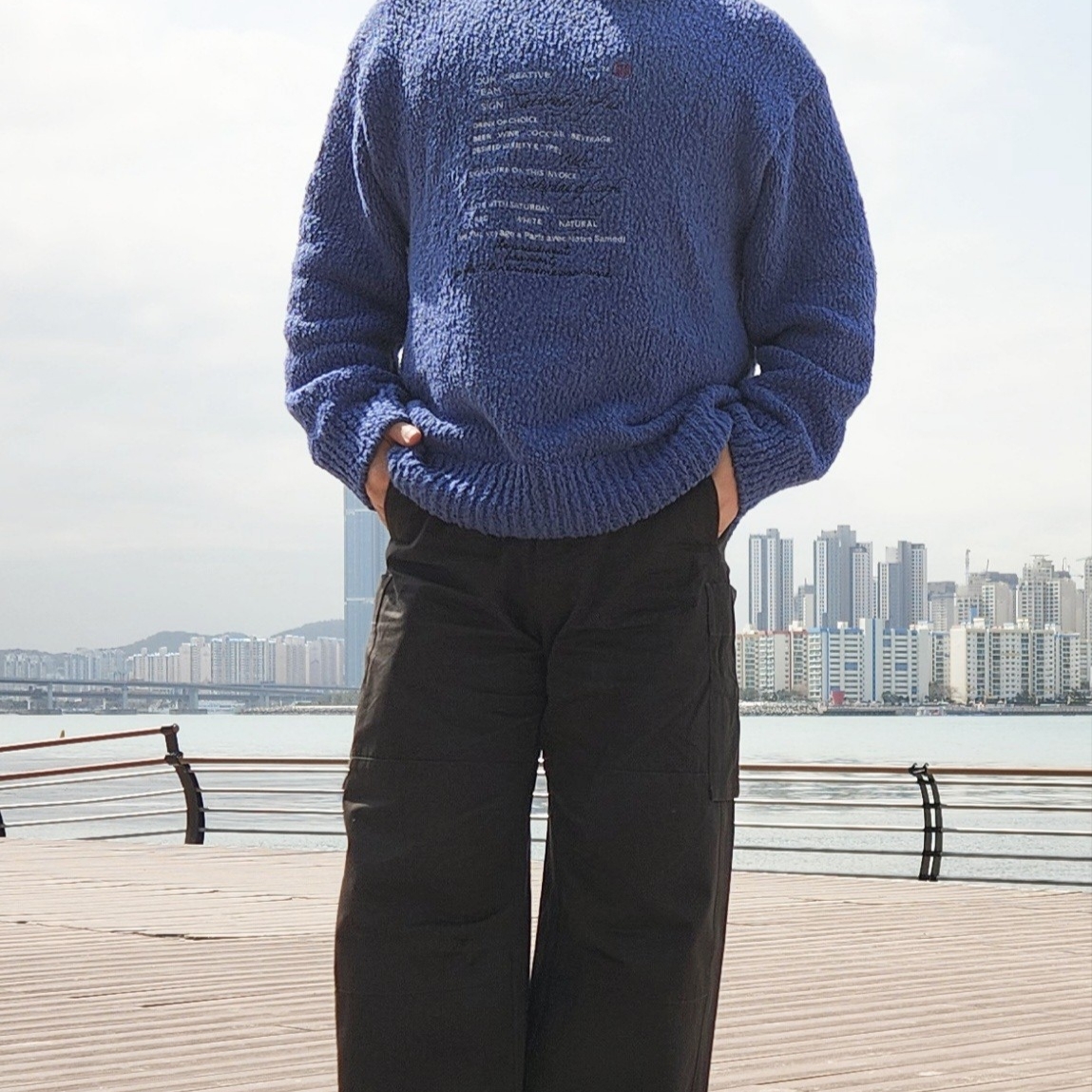[KREAM 단독] STU Recipt Embroidered Knit Blue 착용 스타일