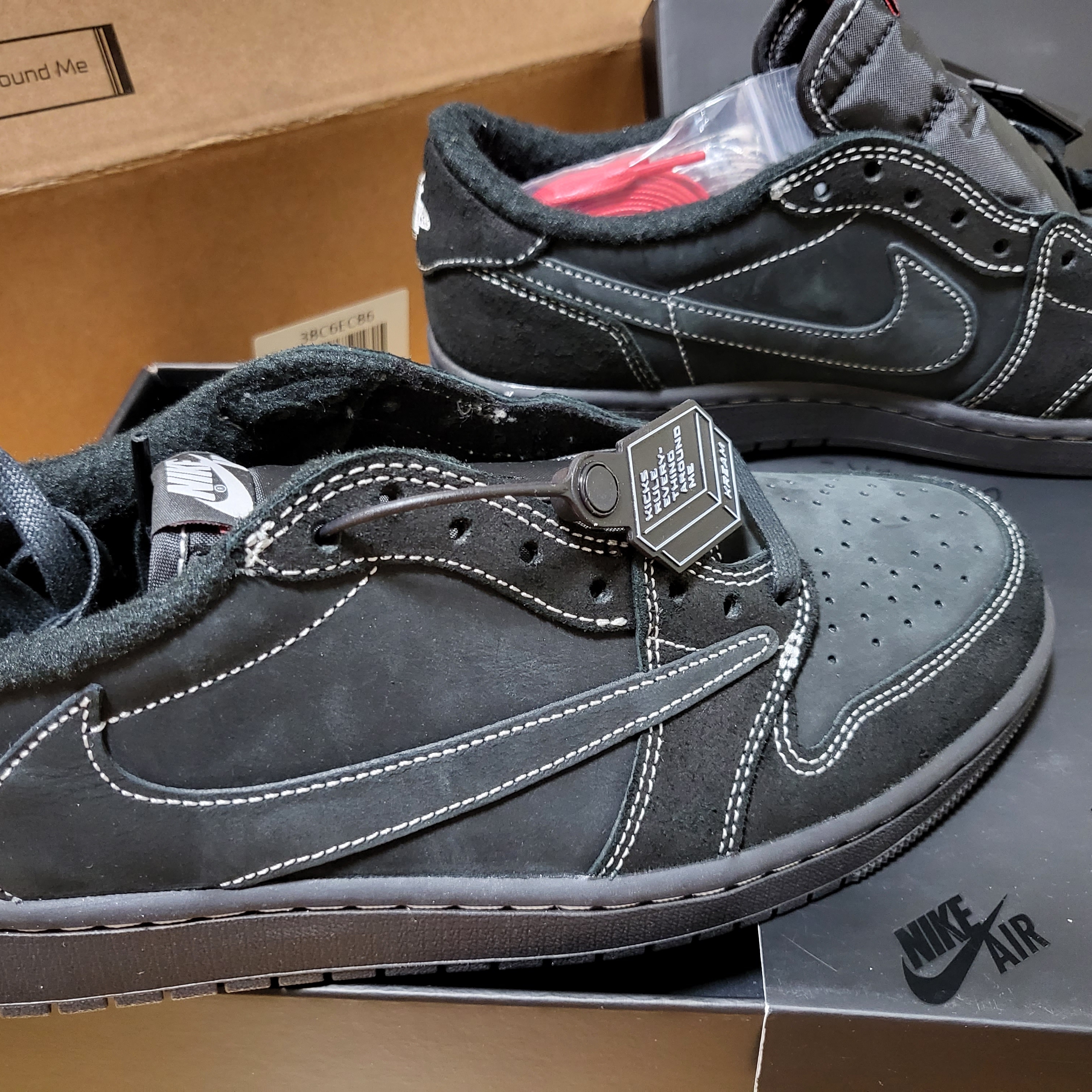 Jordan 1 x Travis Scott Retro Low OG SP Black Phantom 착용 스타일 - 1